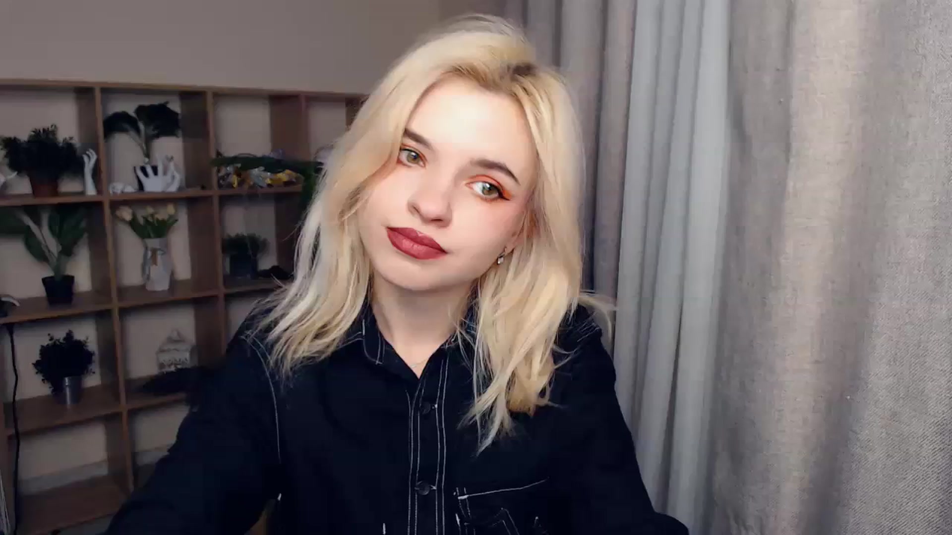 Gallery image thumbnail from Erineys's myfreecams stream on, 02/07/2024, 15:04 image 11 of 20