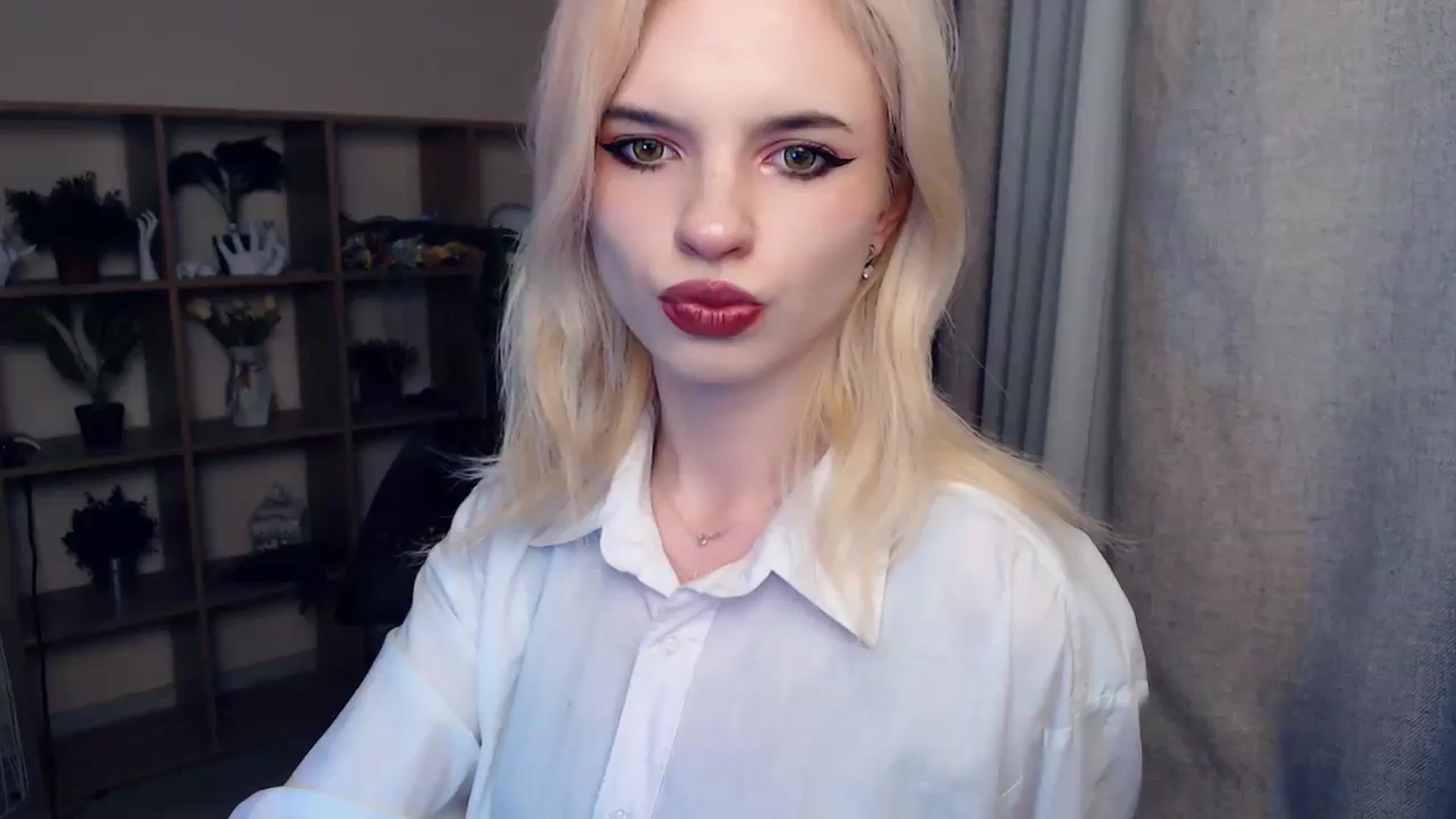 Gallery image thumbnail from Erineys's myfreecams stream on, 02/08/2024, 14:56 image 16 of 20