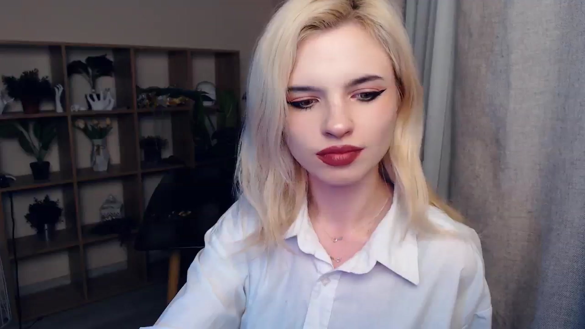 Gallery image thumbnail from Erineys's myfreecams stream on, 02/08/2024, 16:04 image 2 of 20