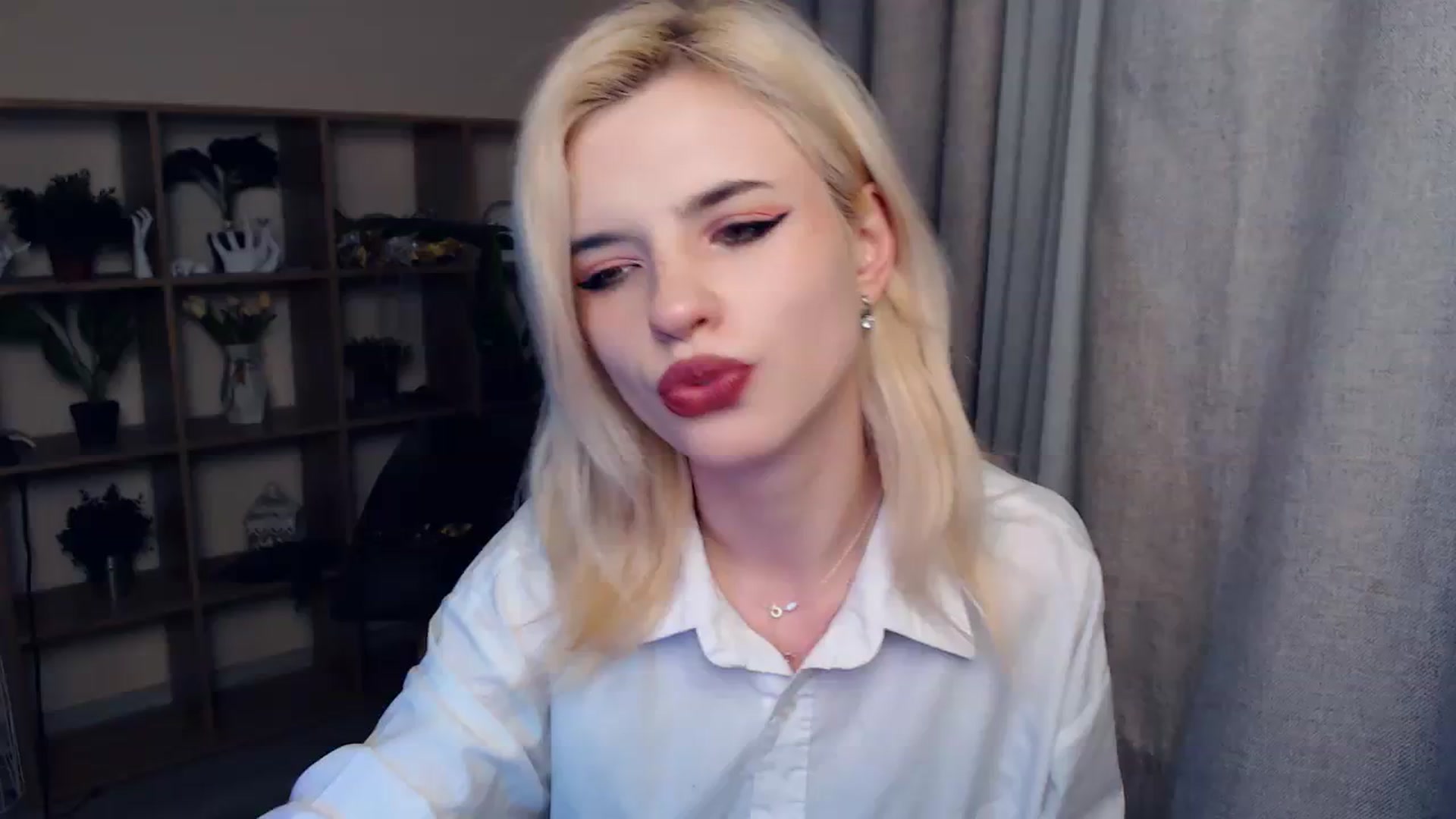 Gallery image thumbnail from Erineys's myfreecams stream on, 02/08/2024, 16:04 image 11 of 20