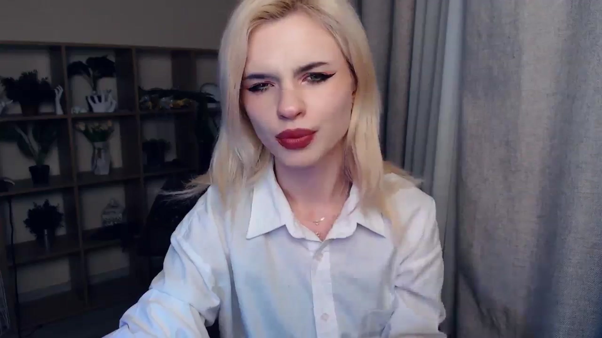 Gallery image thumbnail from Erineys's myfreecams stream on, 02/08/2024, 16:16 image 3 of 20