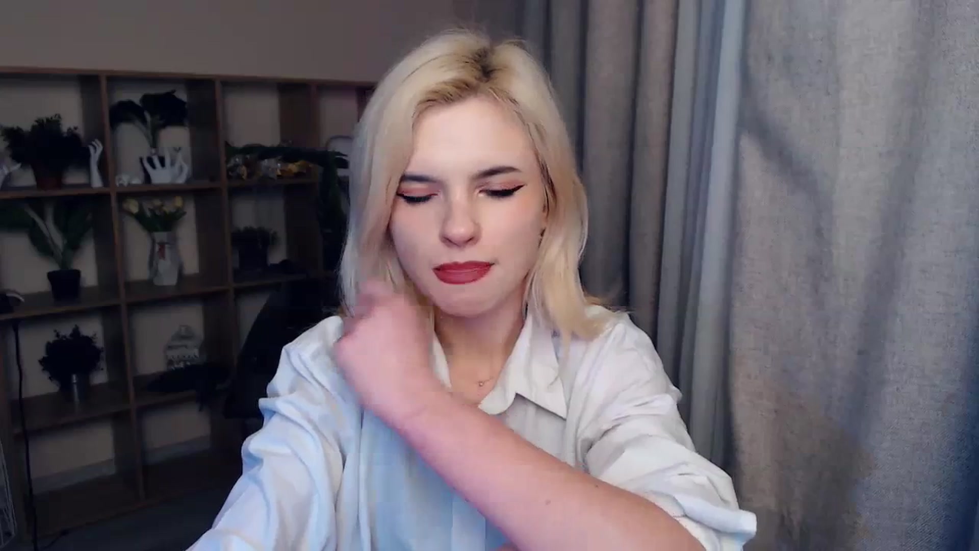 Gallery image thumbnail from Erineys's myfreecams stream on, 02/08/2024, 17:14 image 15 of 20