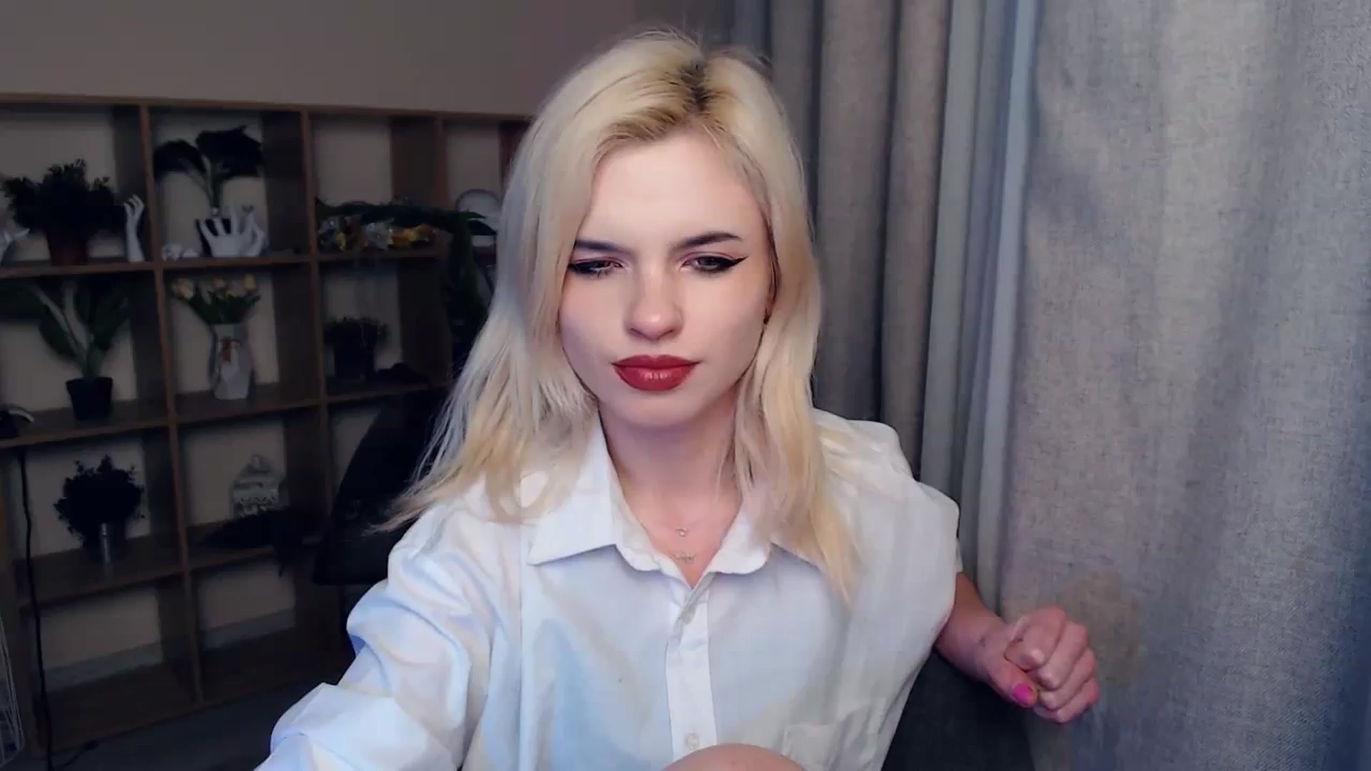 Gallery image thumbnail from Erineys's myfreecams stream on, 02/08/2024, 17:14 image 5 of 20