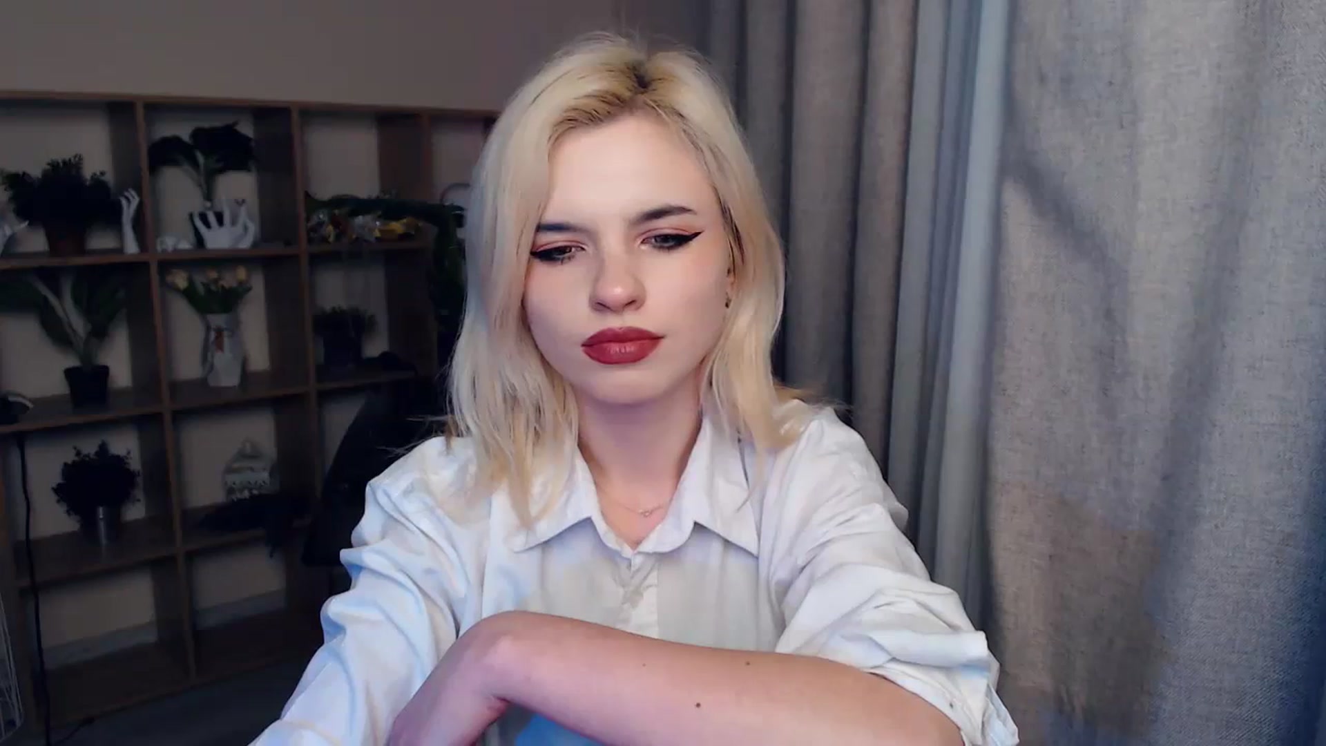 Gallery image thumbnail from Erineys's myfreecams stream on, 02/08/2024, 17:14 image 16 of 20