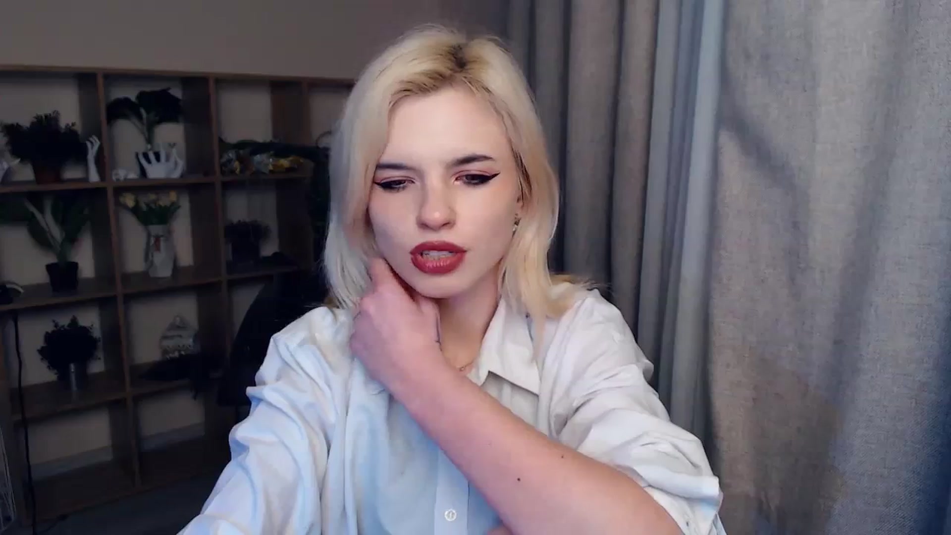 Gallery image thumbnail from Erineys's myfreecams stream on, 02/08/2024, 17:14 image 14 of 20
