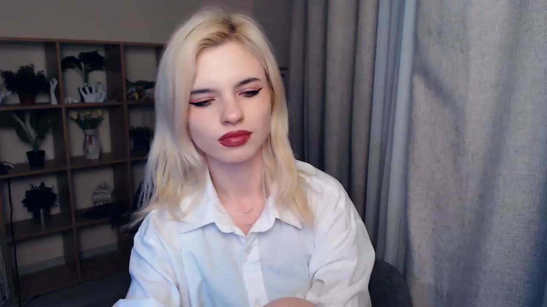 Gallery image thumbnail from Erineys's myfreecams stream on, 02/08/2024, 17:14 image 8 of 20