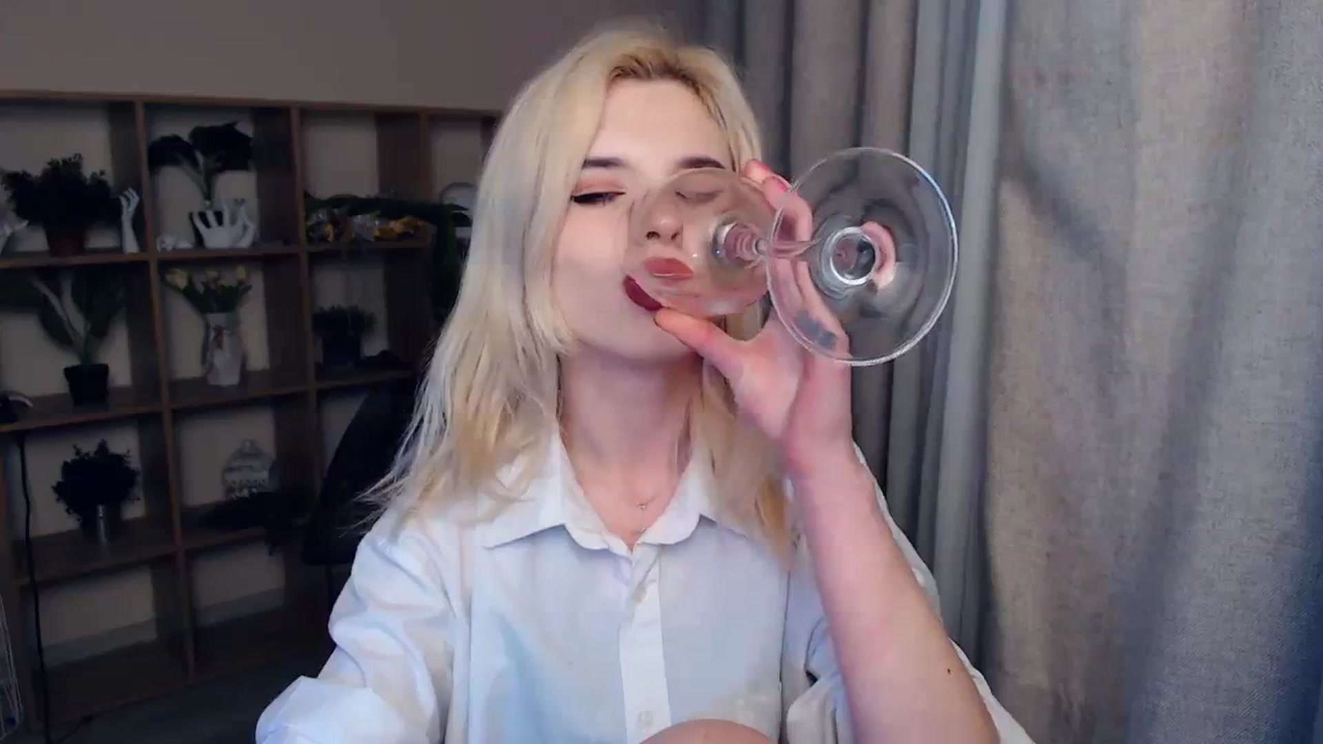 Gallery image thumbnail from Erineys's myfreecams stream on, 02/08/2024, 17:14 image 9 of 20