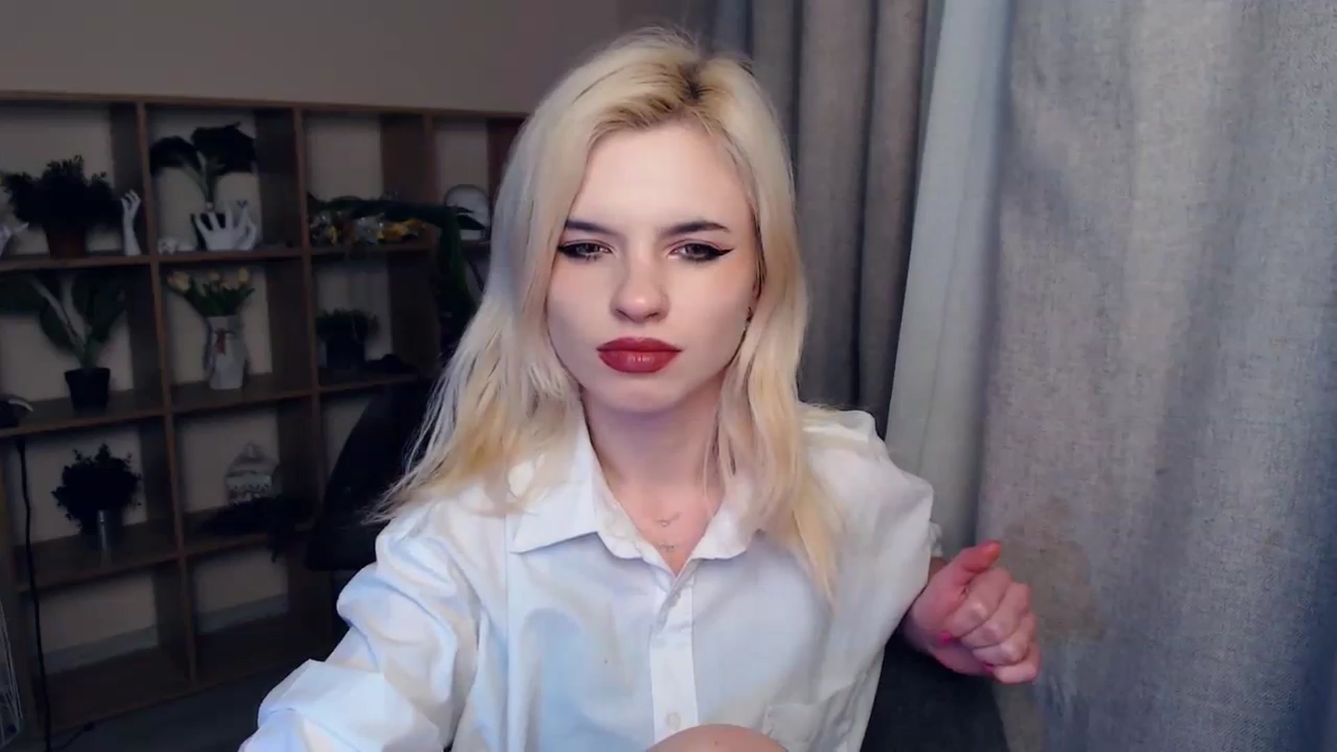 Gallery image thumbnail from Erineys's myfreecams stream on, 02/08/2024, 17:14 image 3 of 20
