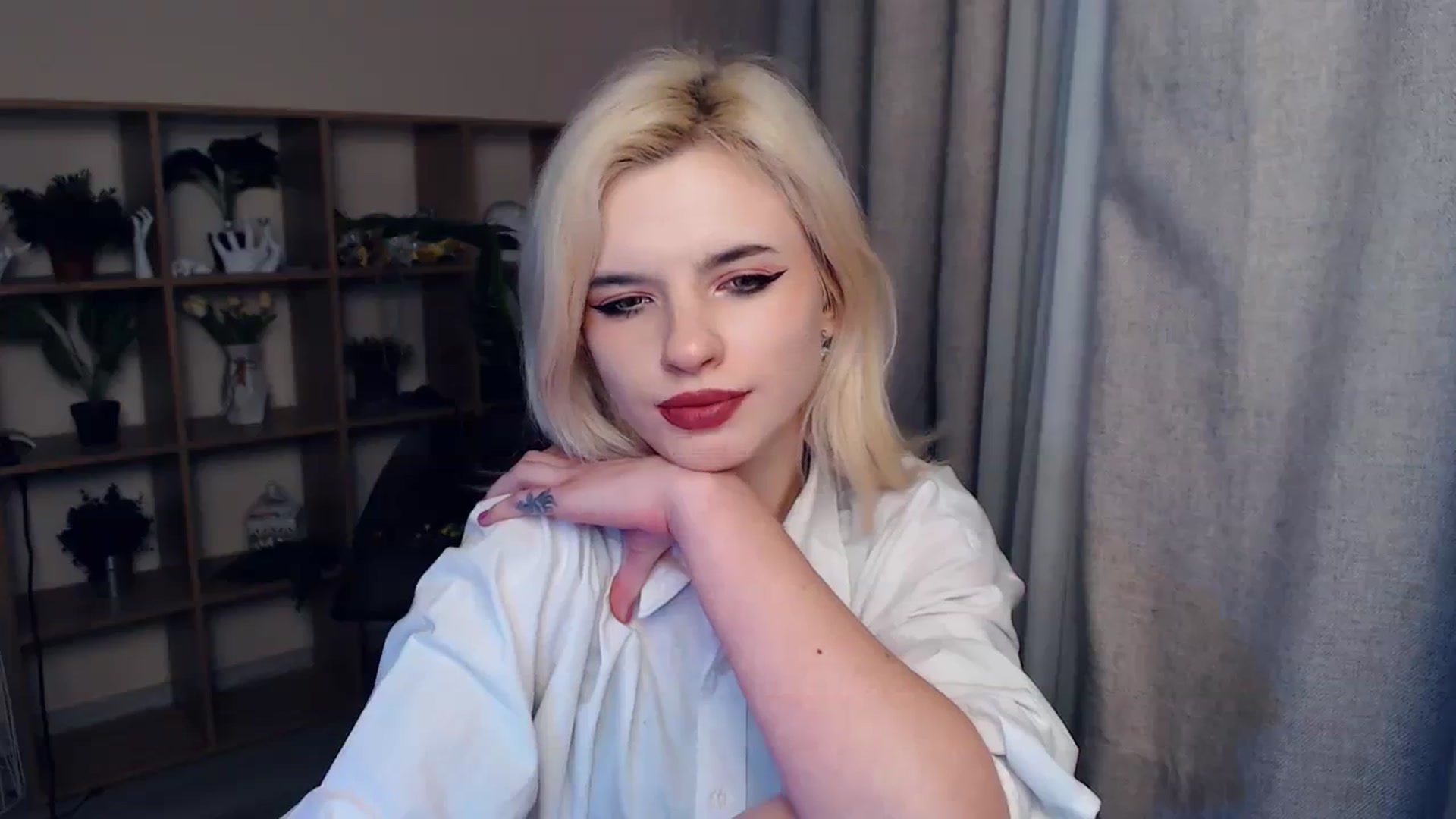 Gallery image thumbnail from Erineys's myfreecams stream on, 02/08/2024, 17:14 image 13 of 20