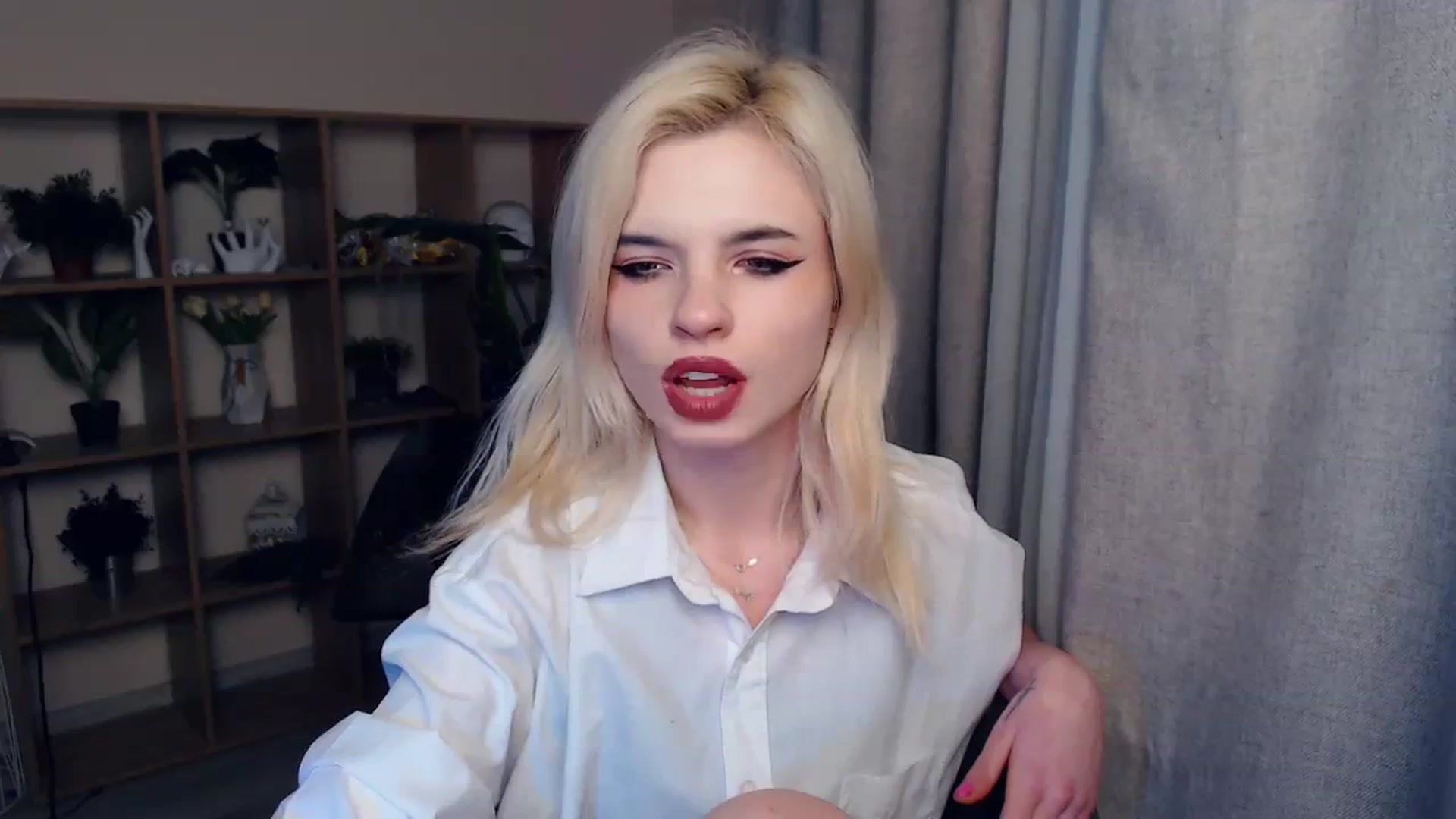 Gallery image thumbnail from Erineys's myfreecams stream on, 02/08/2024, 17:14 image 4 of 20