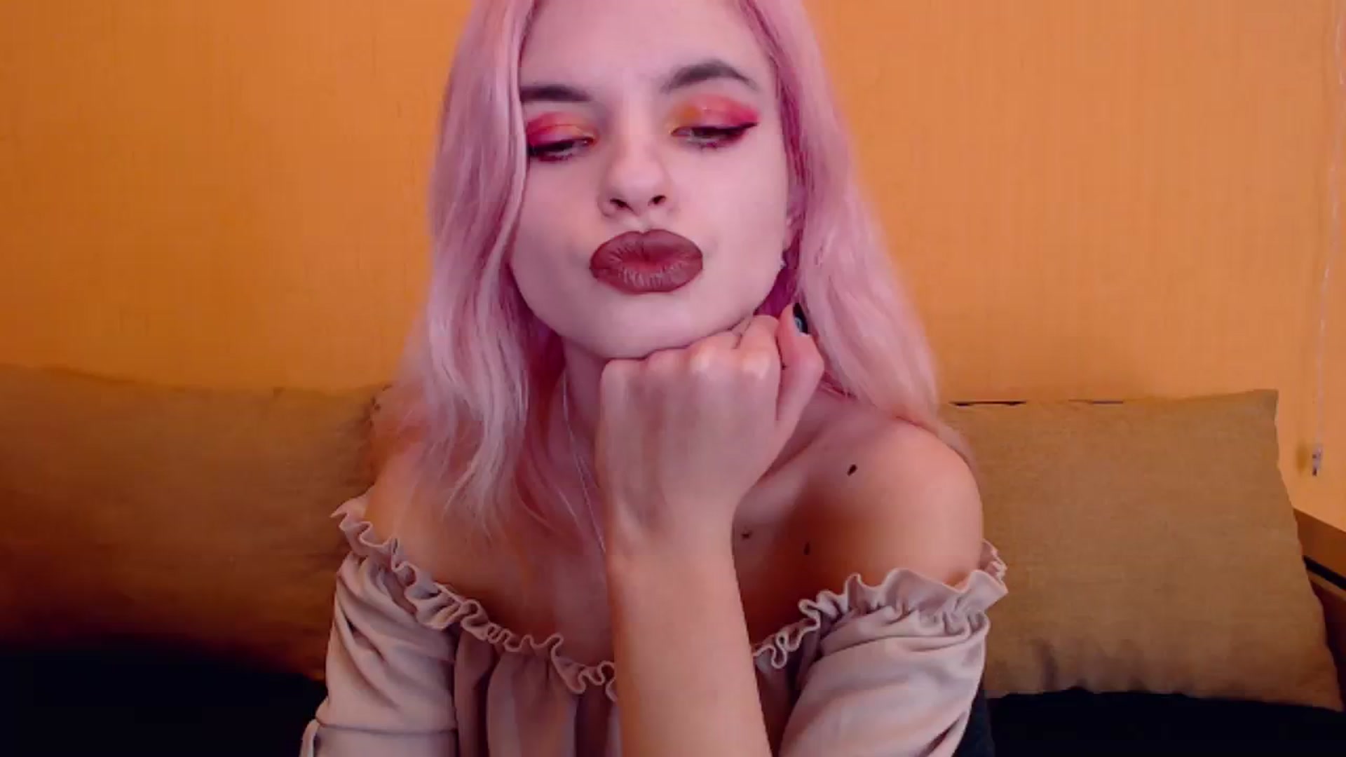 Gallery image thumbnail from Erineys's myfreecams stream on, 02/15/2024, 17:13 image 1 of 20