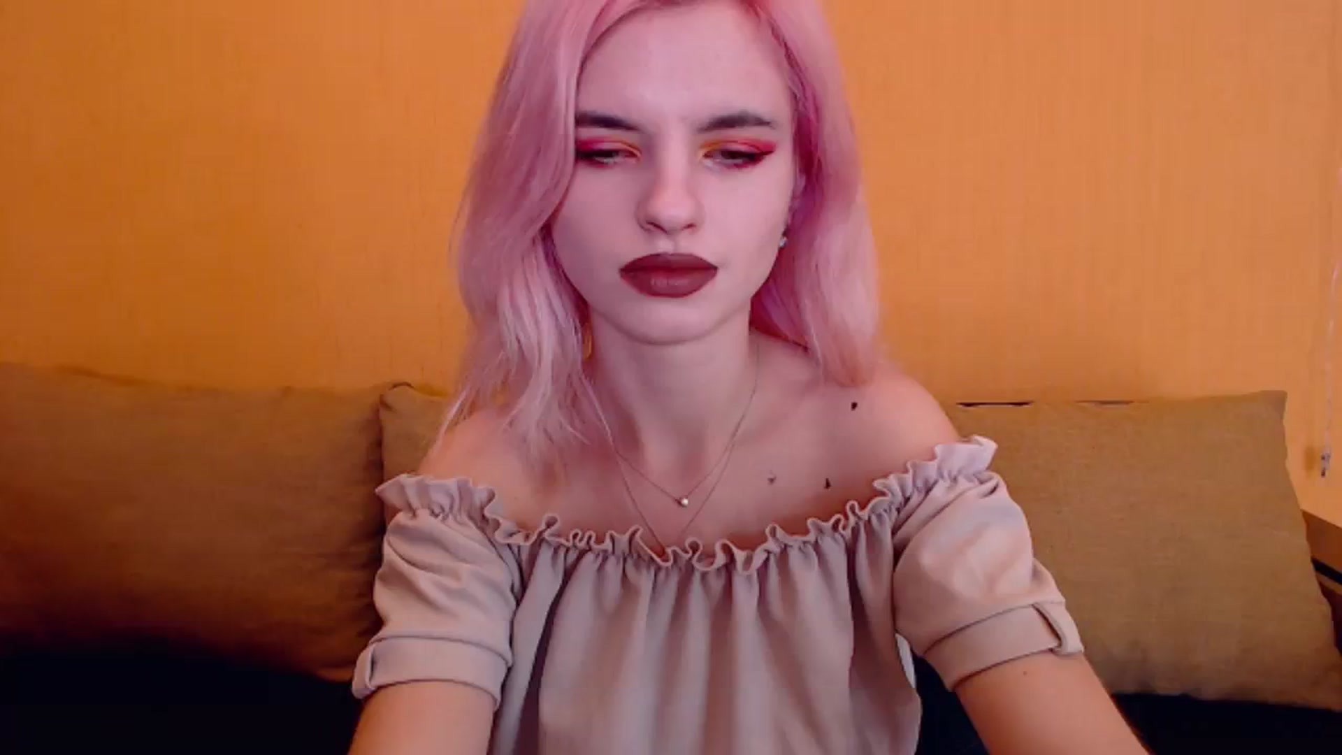 Gallery image thumbnail from Erineys's myfreecams stream on, 02/15/2024, 17:13 image 2 of 20