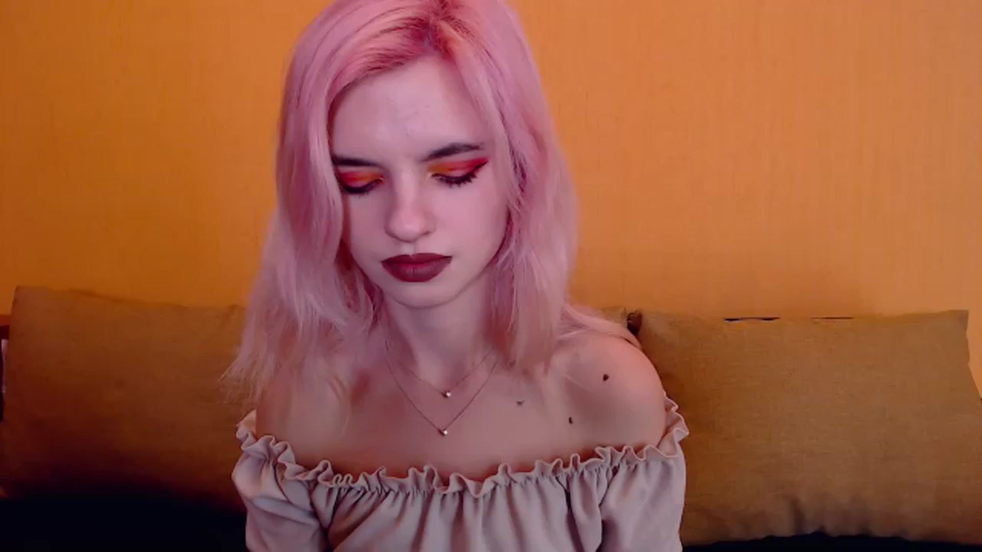 Gallery image thumbnail from Erineys's myfreecams stream on, 02/15/2024, 18:03 image 14 of 20