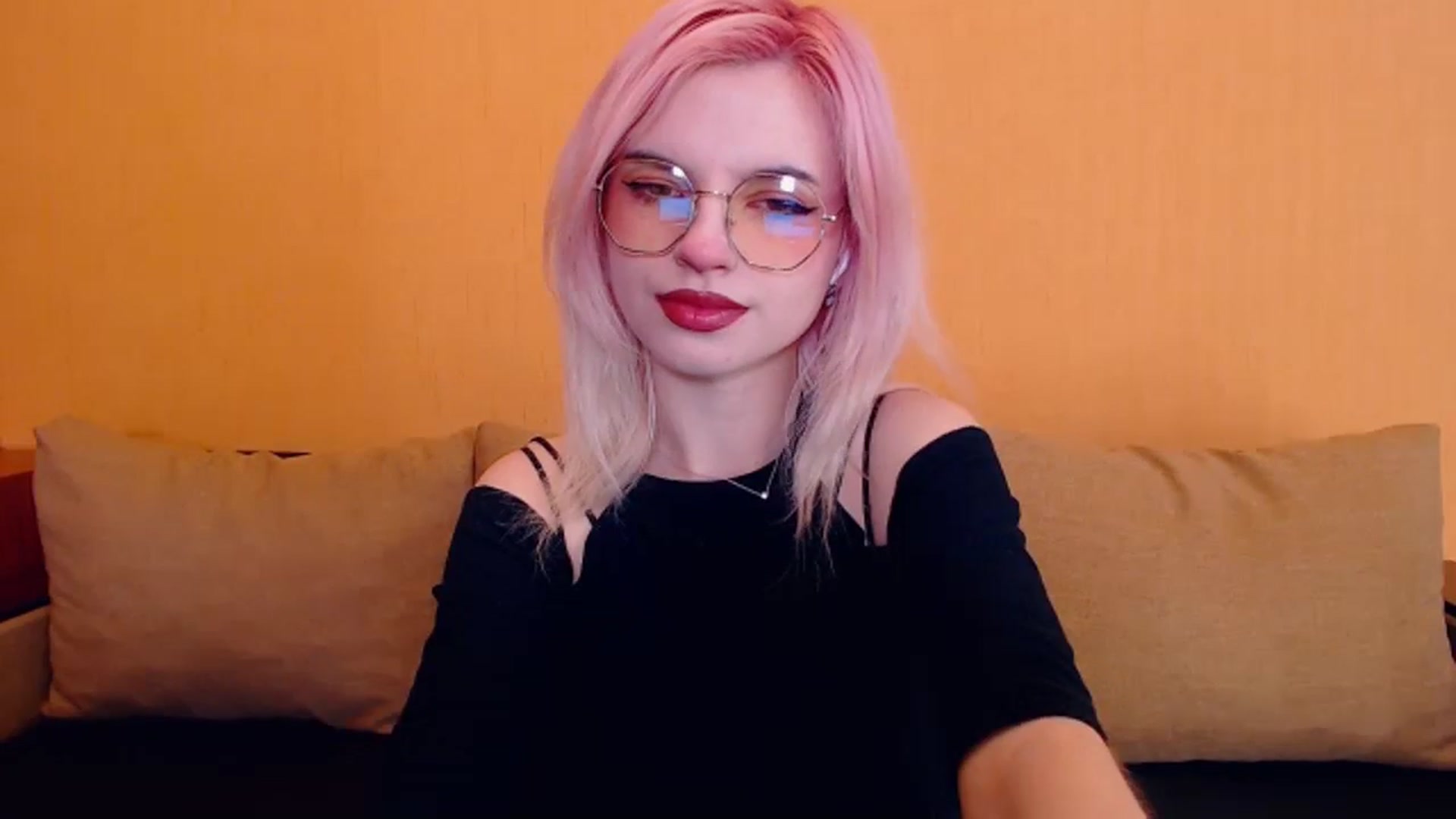 Gallery image thumbnail from Erineys's myfreecams stream on, 02/18/2024, 15:30 image 12 of 20