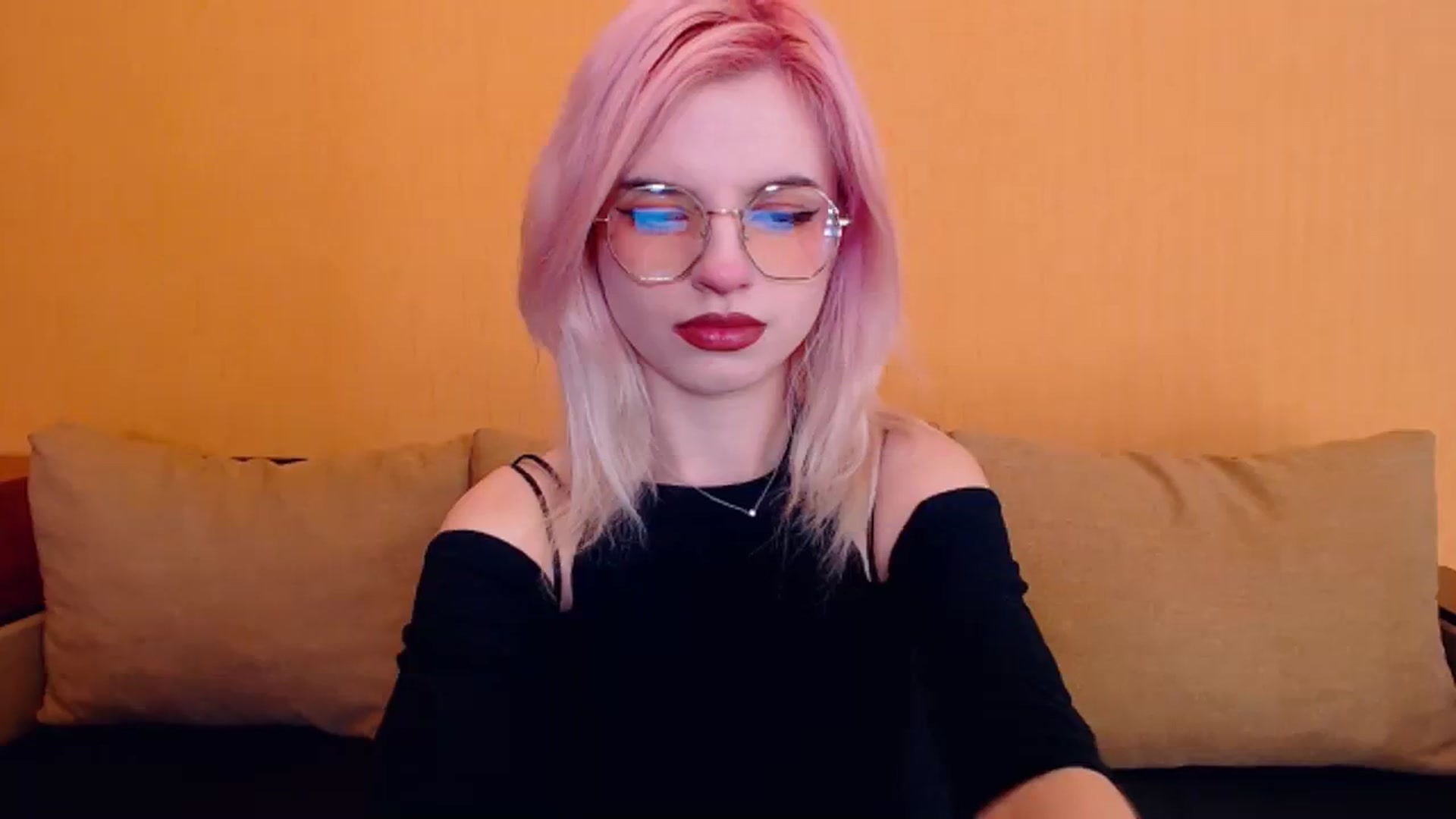 Gallery image thumbnail from Erineys's myfreecams stream on, 02/18/2024, 15:30 image 4 of 20