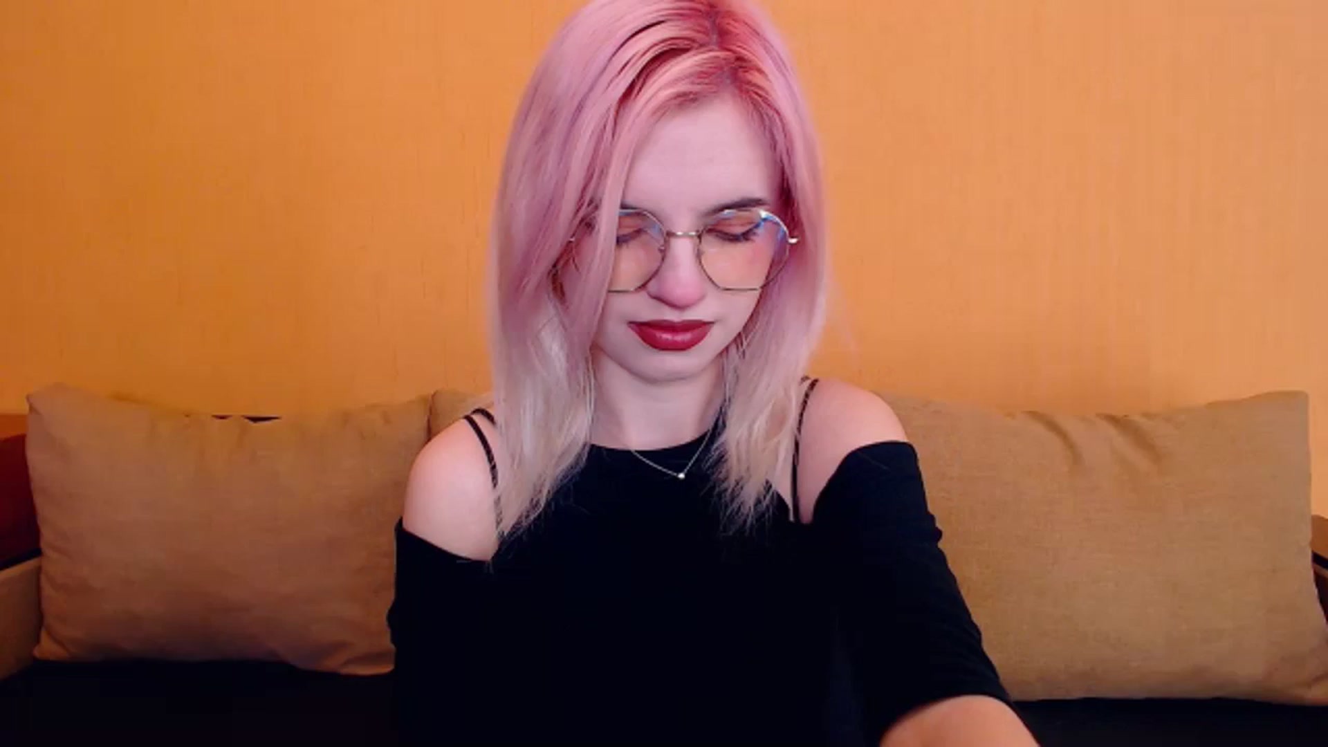 Gallery image thumbnail from Erineys's myfreecams stream on, 02/18/2024, 15:30 image 1 of 20