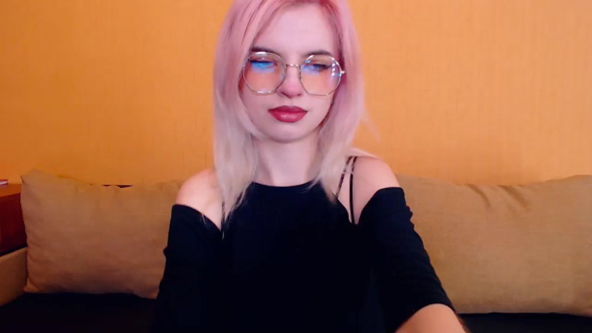 Gallery image thumbnail from Erineys's myfreecams stream on, 02/18/2024, 16:13 image 1 of 20
