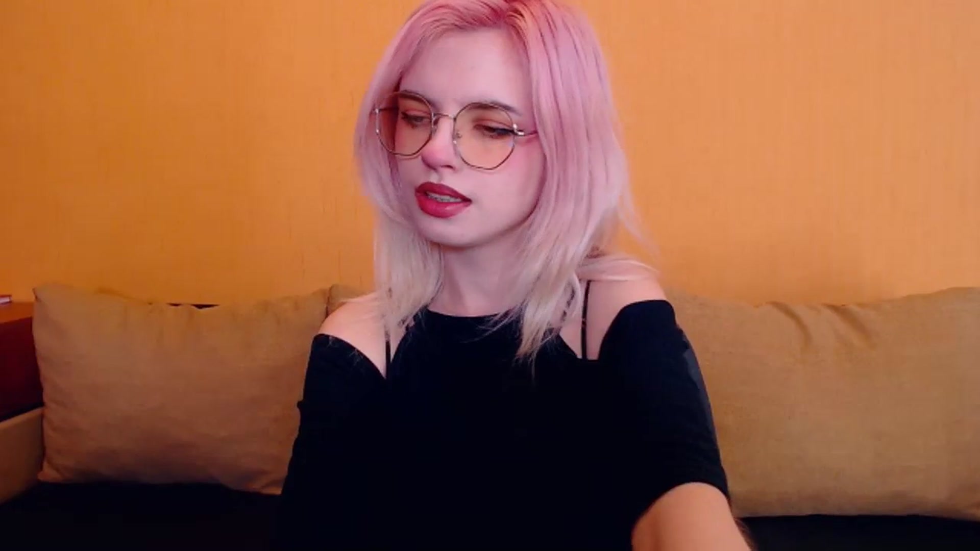 Gallery image thumbnail from Erineys's myfreecams stream on, 02/18/2024, 16:13 image 8 of 20