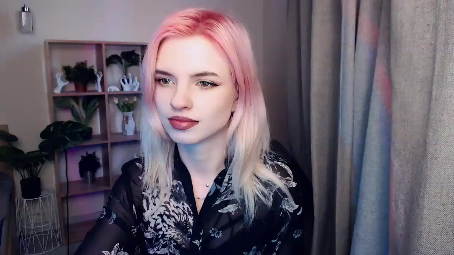 Gallery image thumbnail from Erineys's myfreecams stream on, 02/19/2024, 15:11 image 8 of 20