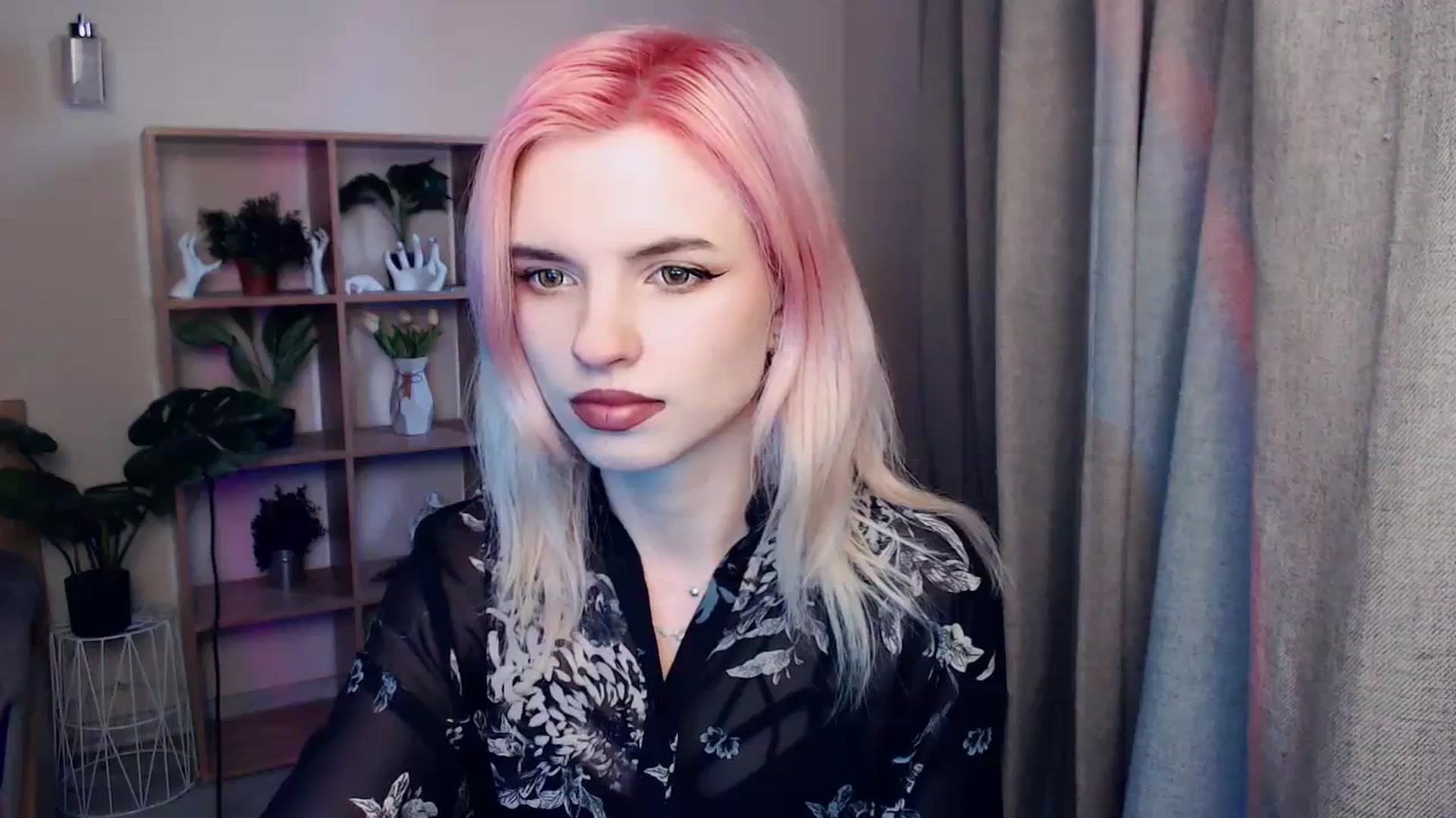 Gallery image thumbnail from Erineys's myfreecams stream on, 02/19/2024, 15:11 image 7 of 20