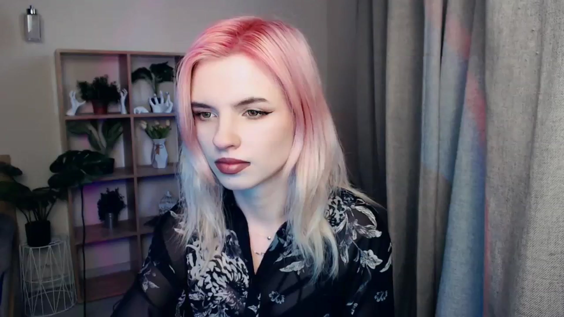 Gallery image thumbnail from Erineys's myfreecams stream on, 02/19/2024, 15:11 image 14 of 20