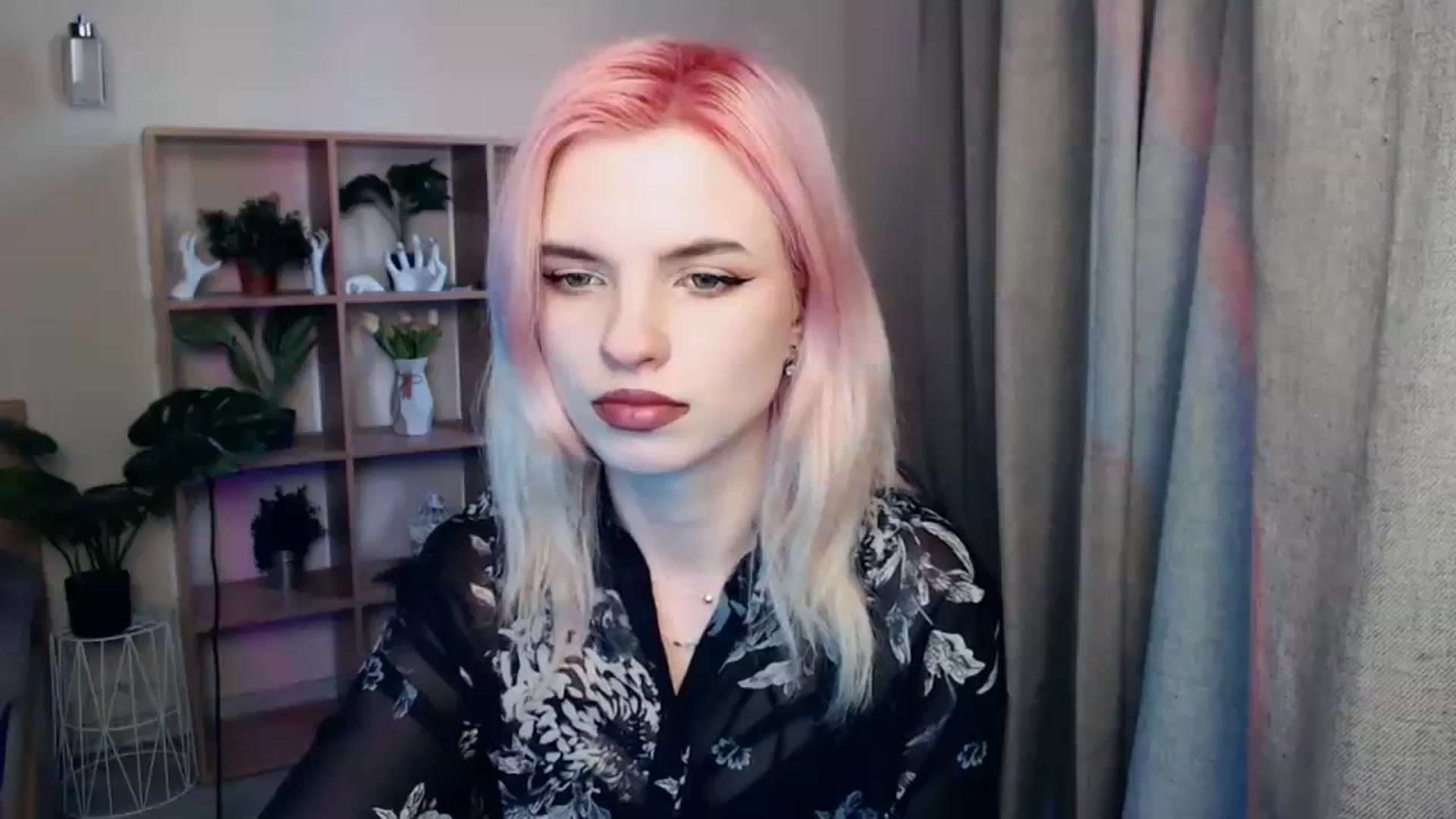 Gallery image thumbnail from Erineys's myfreecams stream on, 02/19/2024, 15:11 image 1 of 20