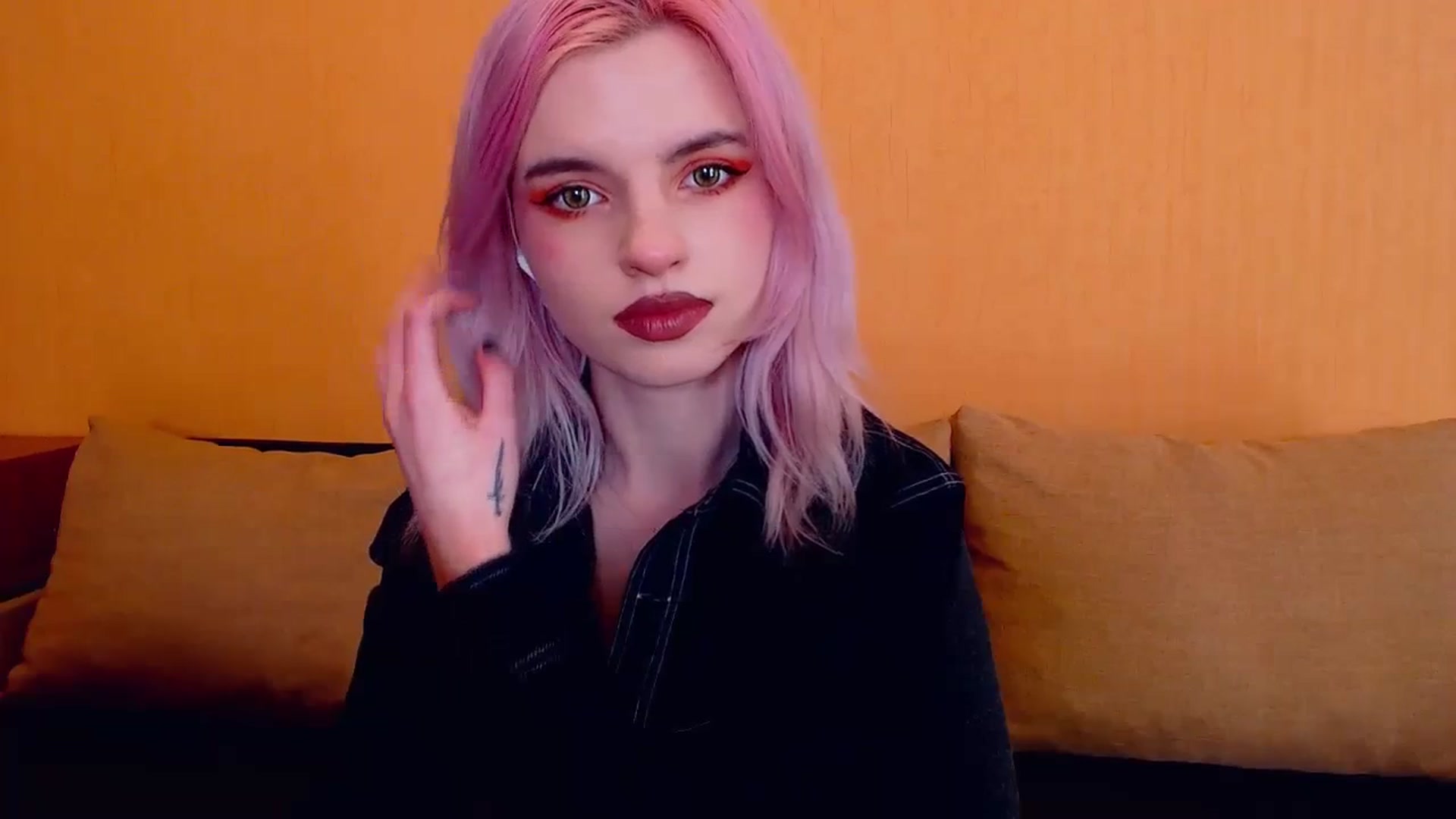 Gallery image thumbnail from Erineys's myfreecams stream on, 02/26/2024, 17:09 image 10 of 20