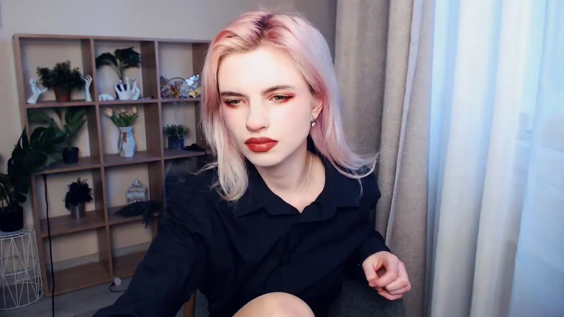 Gallery image thumbnail from Erineys's myfreecams stream on, 03/11/2024, 15:55 image 9 of 20