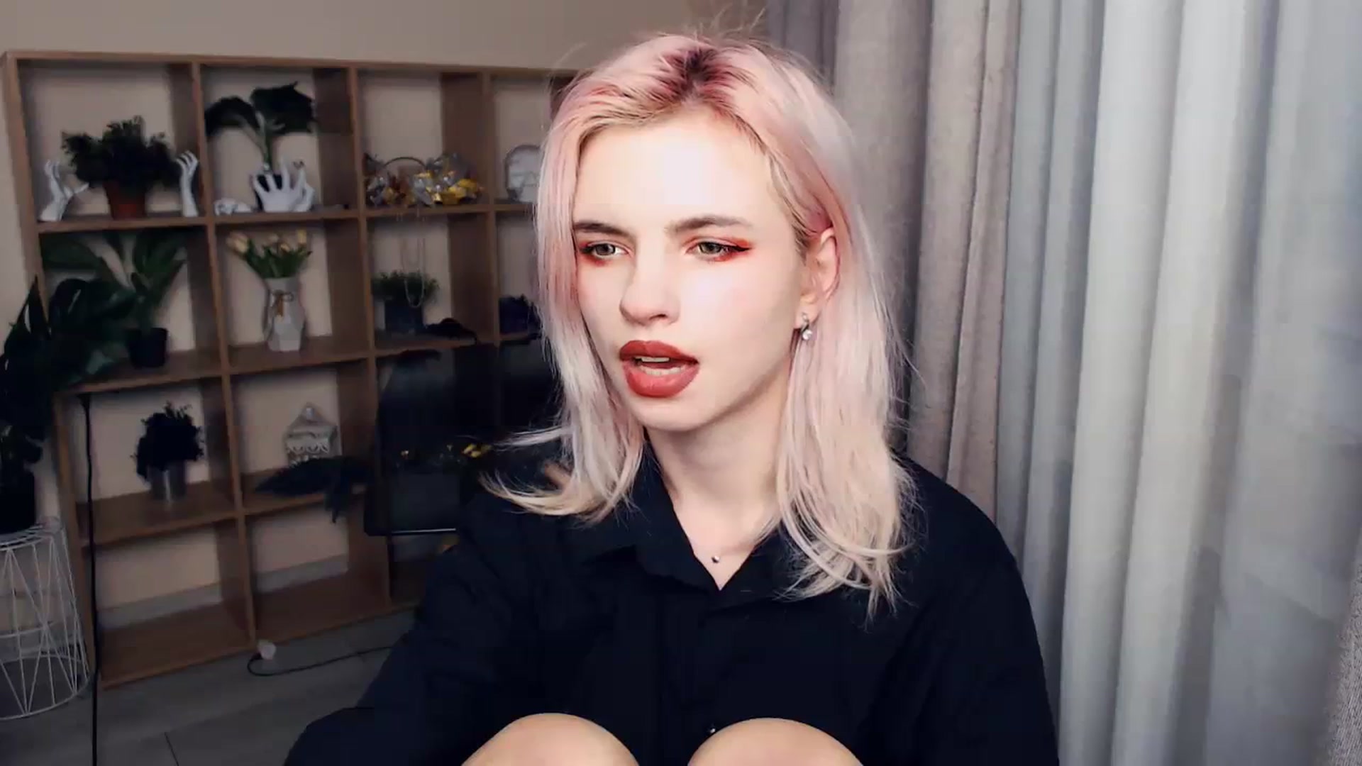 Gallery image thumbnail from Erineys's myfreecams stream on, 03/11/2024, 17:36 image 16 of 20