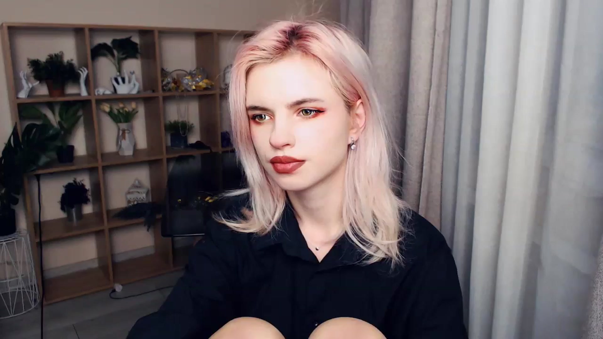 Gallery image thumbnail from Erineys's myfreecams stream on, 03/11/2024, 17:36 image 18 of 20