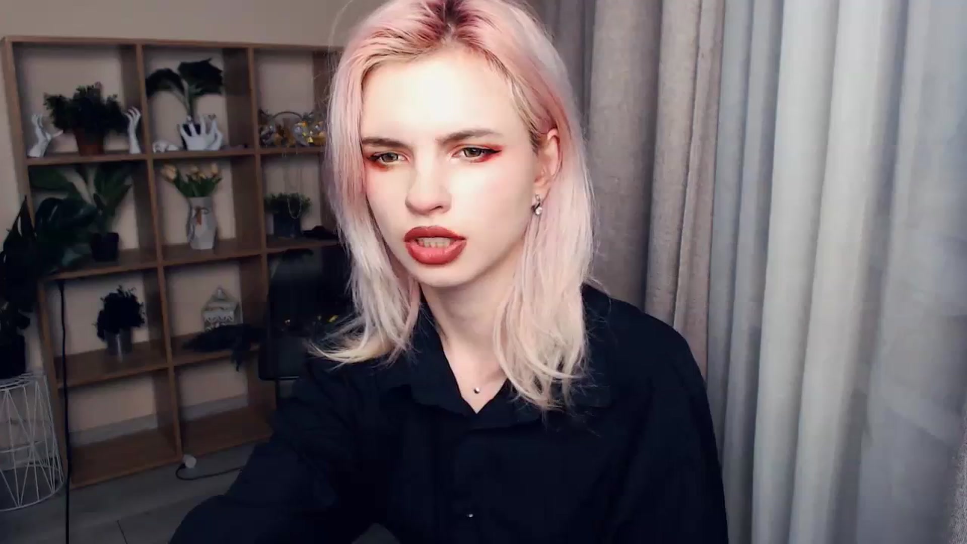 Gallery image thumbnail from Erineys's myfreecams stream on, 03/11/2024, 17:36 image 12 of 20