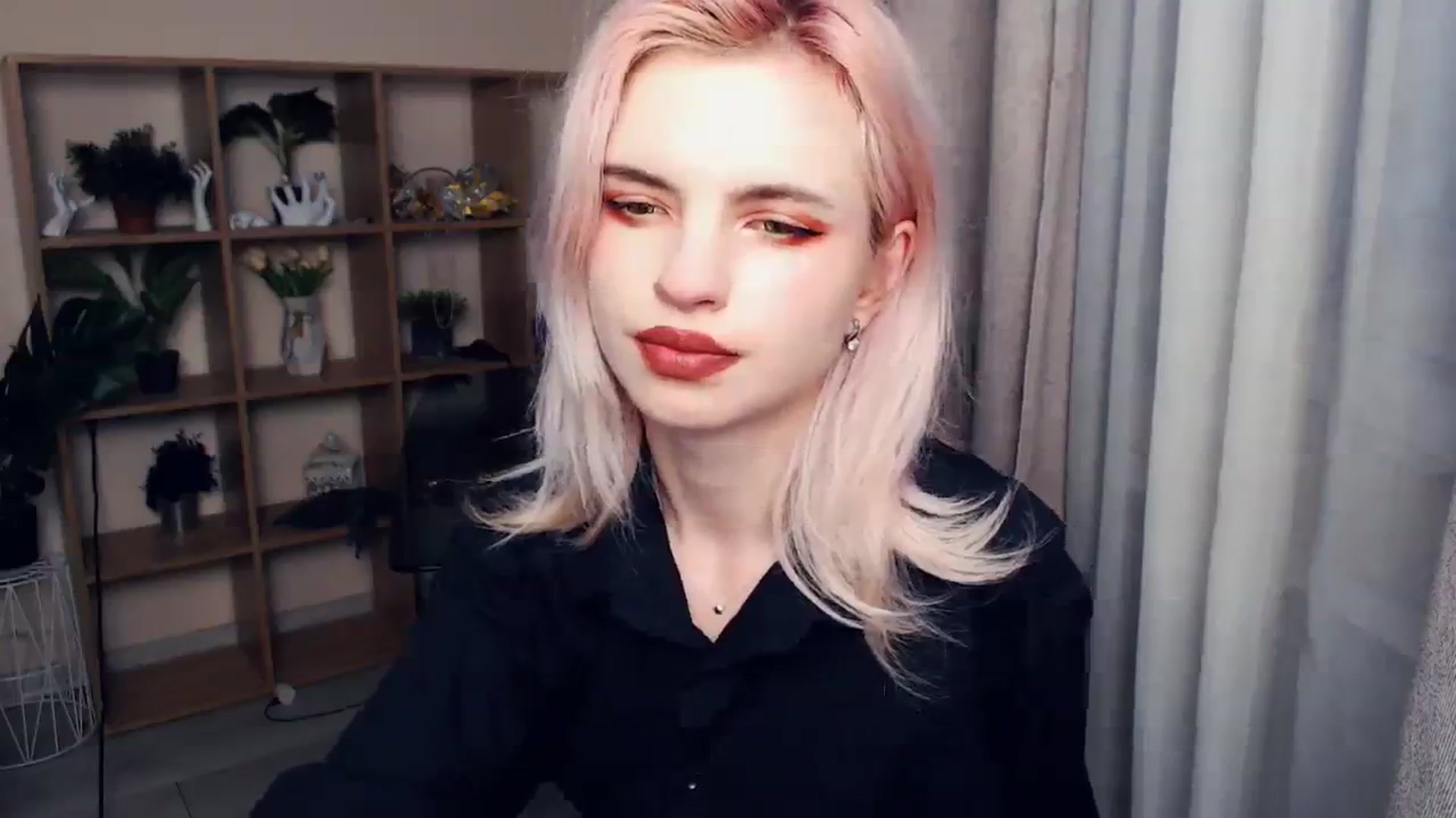 Gallery image thumbnail from Erineys's myfreecams stream on, 03/11/2024, 17:36 image 4 of 20