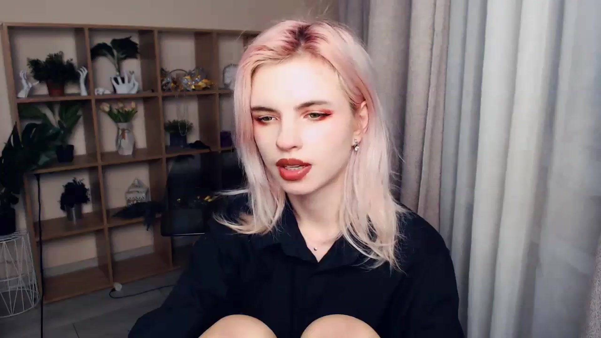 Gallery image thumbnail from Erineys's myfreecams stream on, 03/11/2024, 17:36 image 19 of 20