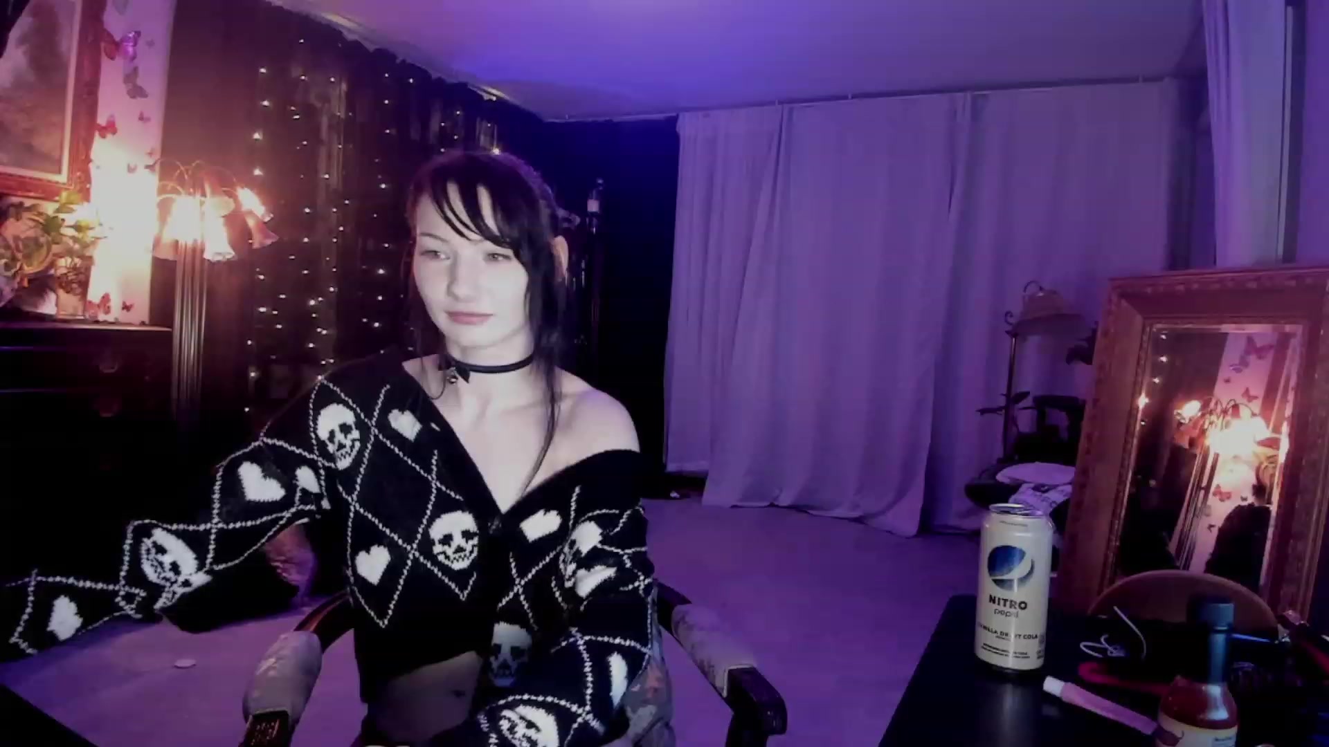 Gallery image thumbnail from Eris_Swan's myfreecams stream on, 03/15/2024, 07:21 image 10 of 20