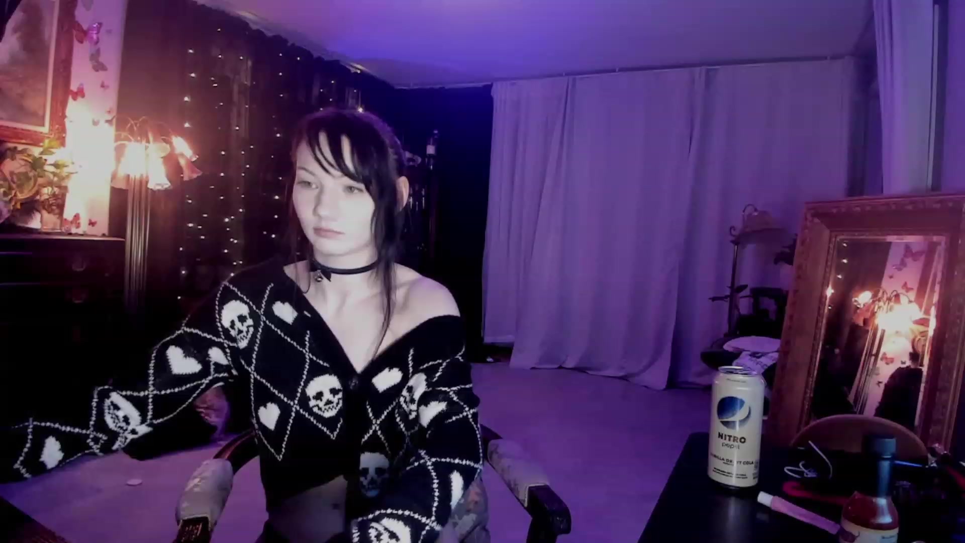 Gallery image thumbnail from Eris_Swan's myfreecams stream on, 03/15/2024, 07:21 image 9 of 20