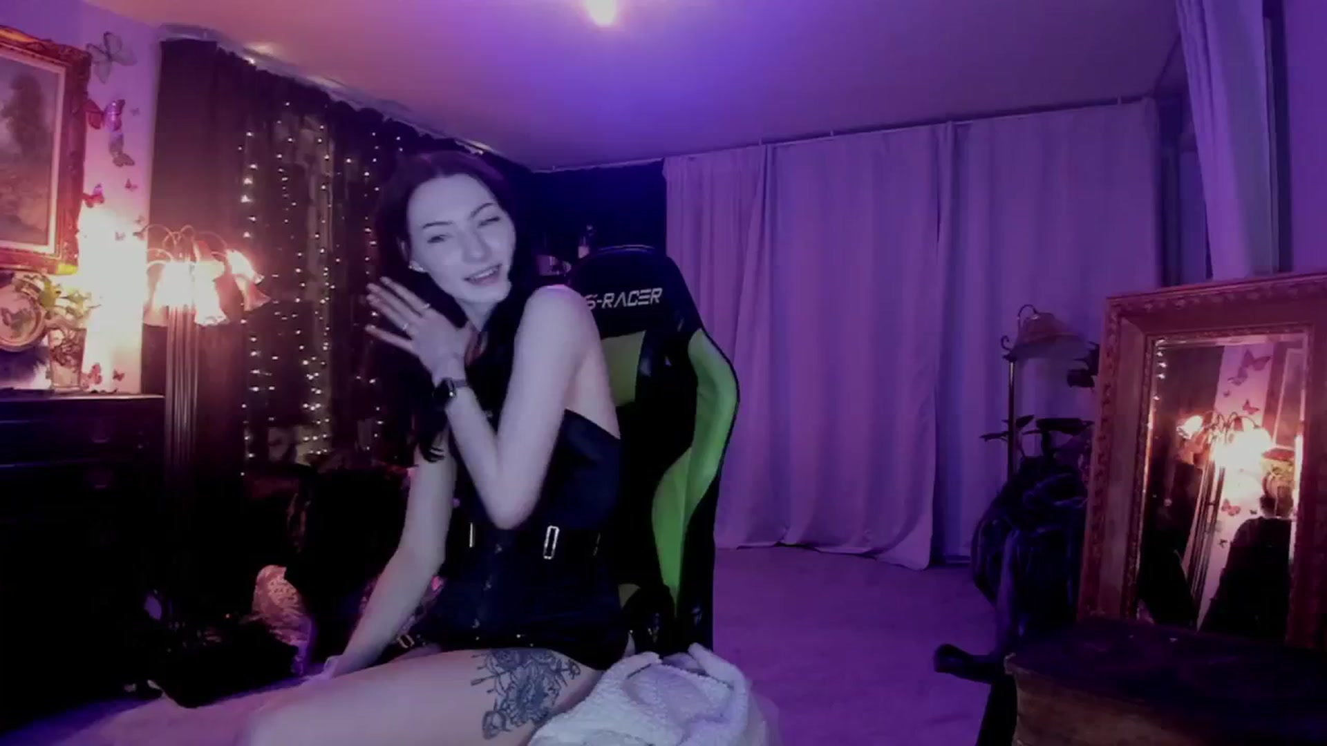 Gallery image thumbnail from Eris_Swan's myfreecams stream on, 03/19/2024, 04:26 image 8 of 20