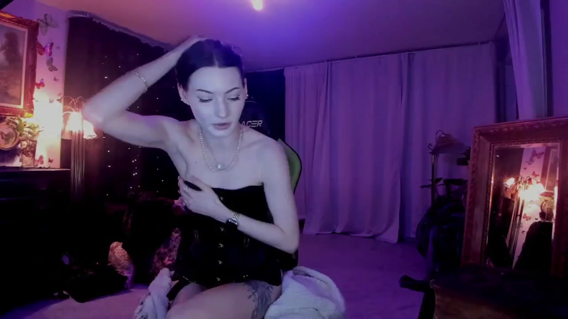 Gallery image thumbnail from Eris_Swan's myfreecams stream on, 03/19/2024, 04:26 image 10 of 20
