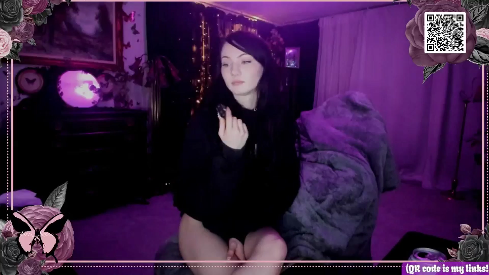 Gallery image thumbnail from Eris_Swan's myfreecams stream on, 05/09/2024, 07:36 image 18 of 20