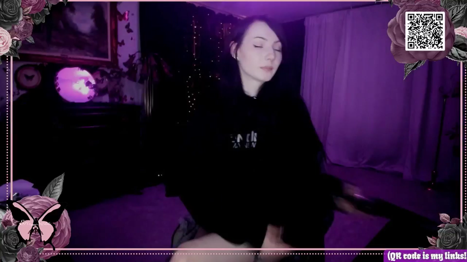Gallery image thumbnail from Eris_Swan's myfreecams stream on, 05/09/2024, 07:36 image 1 of 20