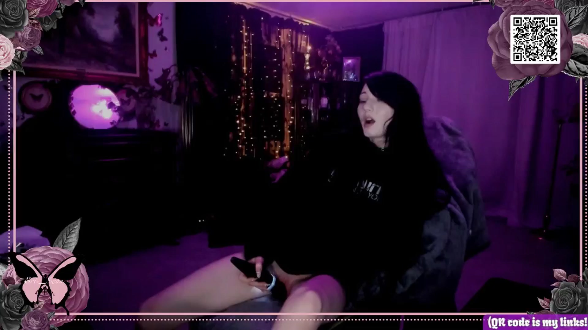 Gallery image thumbnail from Eris_Swan's myfreecams stream on, 05/09/2024, 07:36 image 5 of 20