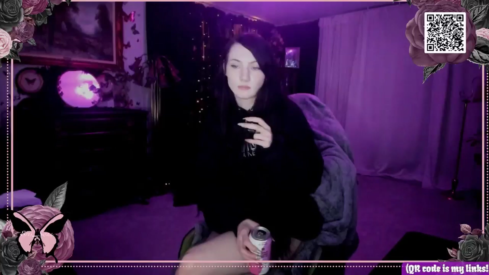 Gallery image thumbnail from Eris_Swan's myfreecams stream on, 05/09/2024, 07:36 image 8 of 20