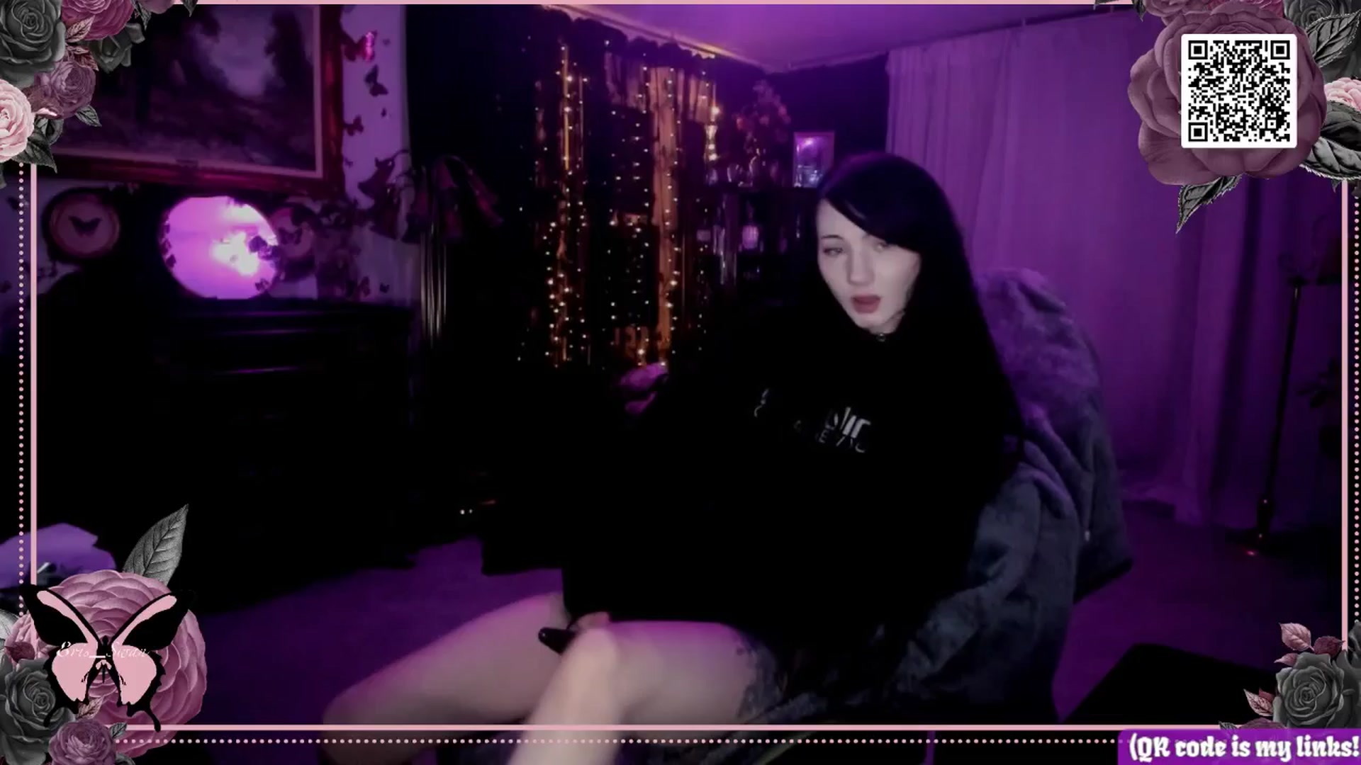Gallery image thumbnail from Eris_Swan's myfreecams stream on, 05/09/2024, 07:36 image 4 of 20