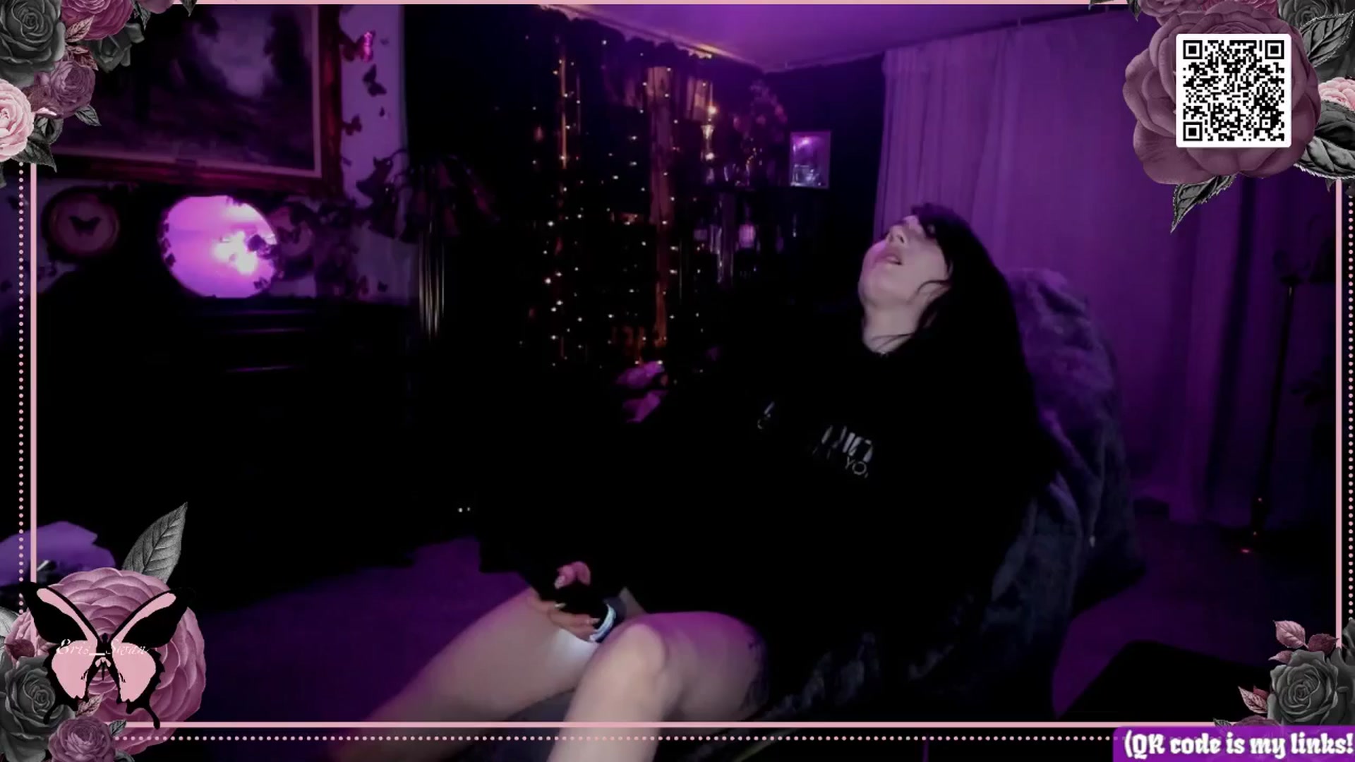 Gallery image thumbnail from Eris_Swan's myfreecams stream on, 05/09/2024, 07:36 image 6 of 20