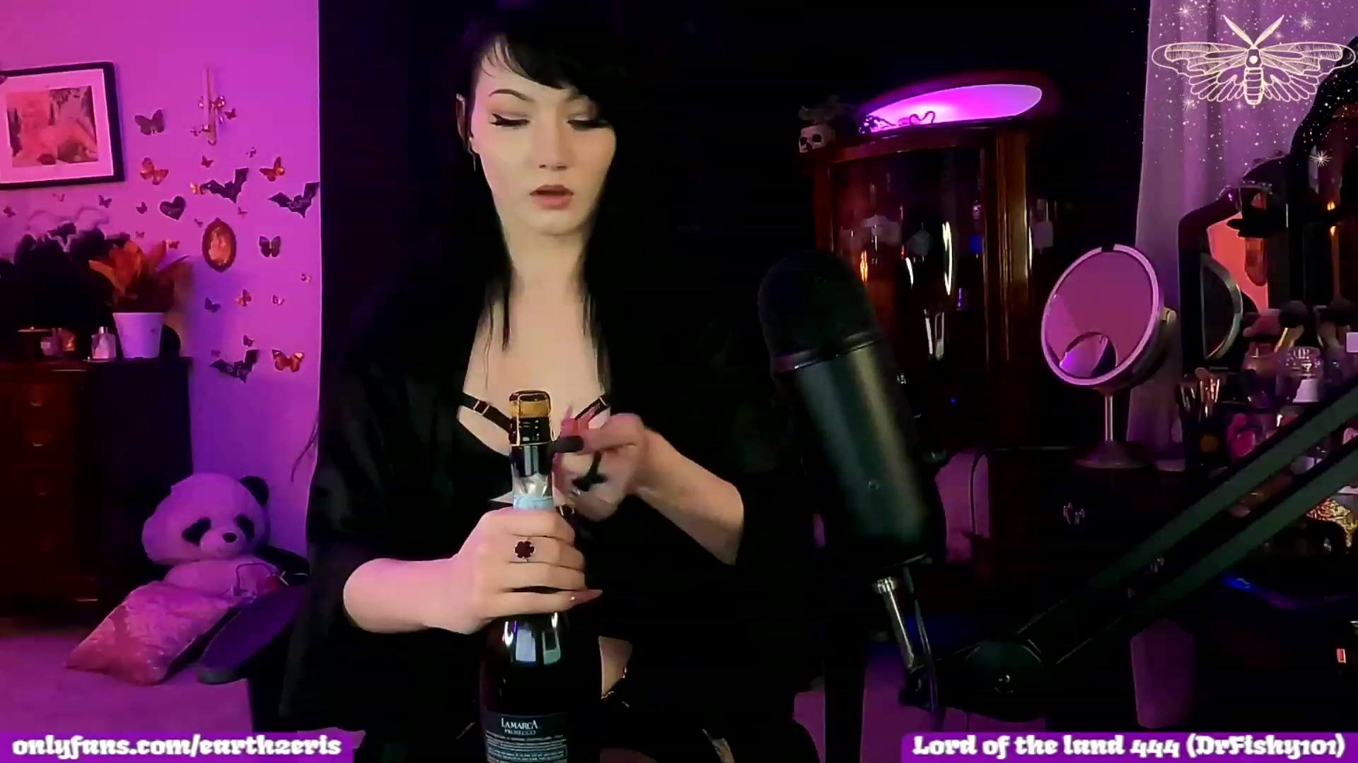Gallery image thumbnail from Eris_exe's myfreecams stream on, 11/20/2022, 05:40 image 19 of 20