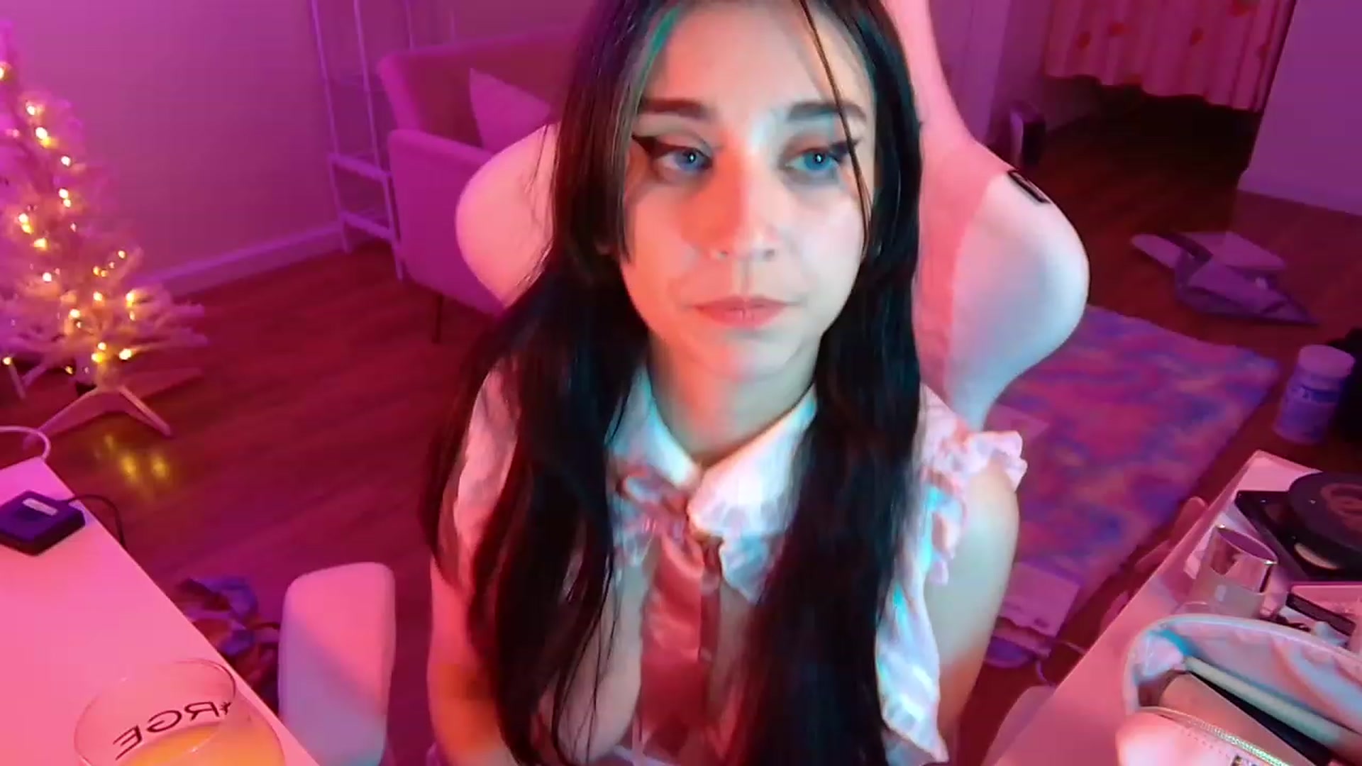 Gallery image thumbnail from EroUkiyo's myfreecams stream on, 12/02/2022, 09:27 image 16 of 20