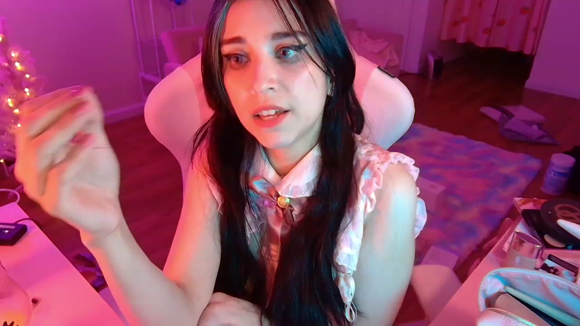 Gallery image thumbnail from EroUkiyo's myfreecams stream on, 12/02/2022, 09:27 image 11 of 20