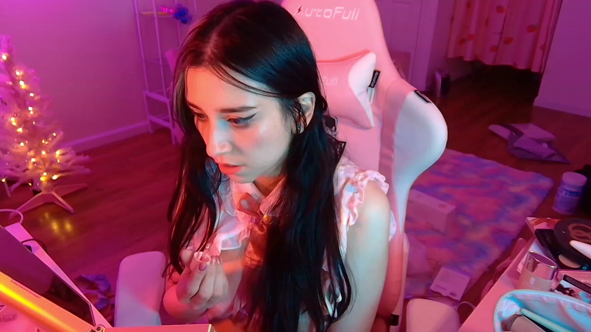 Gallery image thumbnail from EroUkiyo's myfreecams stream on, 12/02/2022, 09:27 image 7 of 20