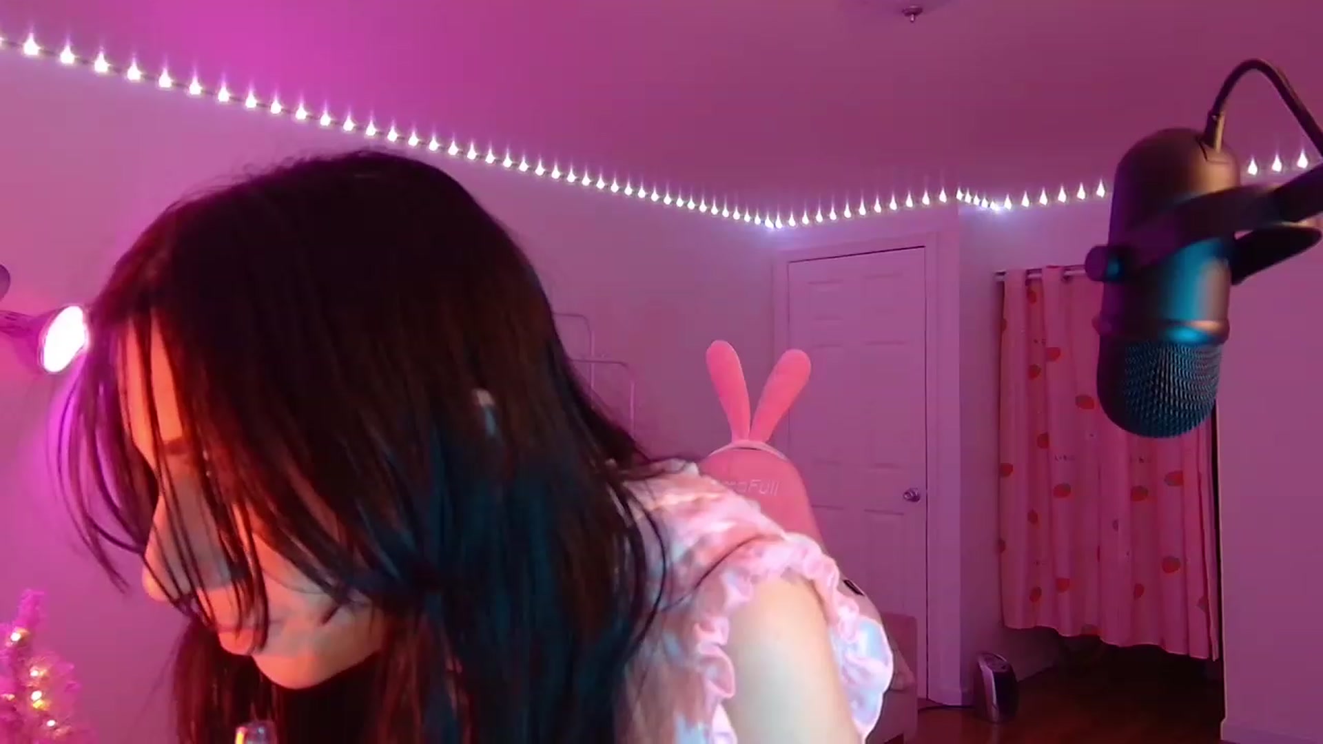 Gallery image thumbnail from EroUkiyo's myfreecams stream on, 12/02/2022, 09:27 image 17 of 20