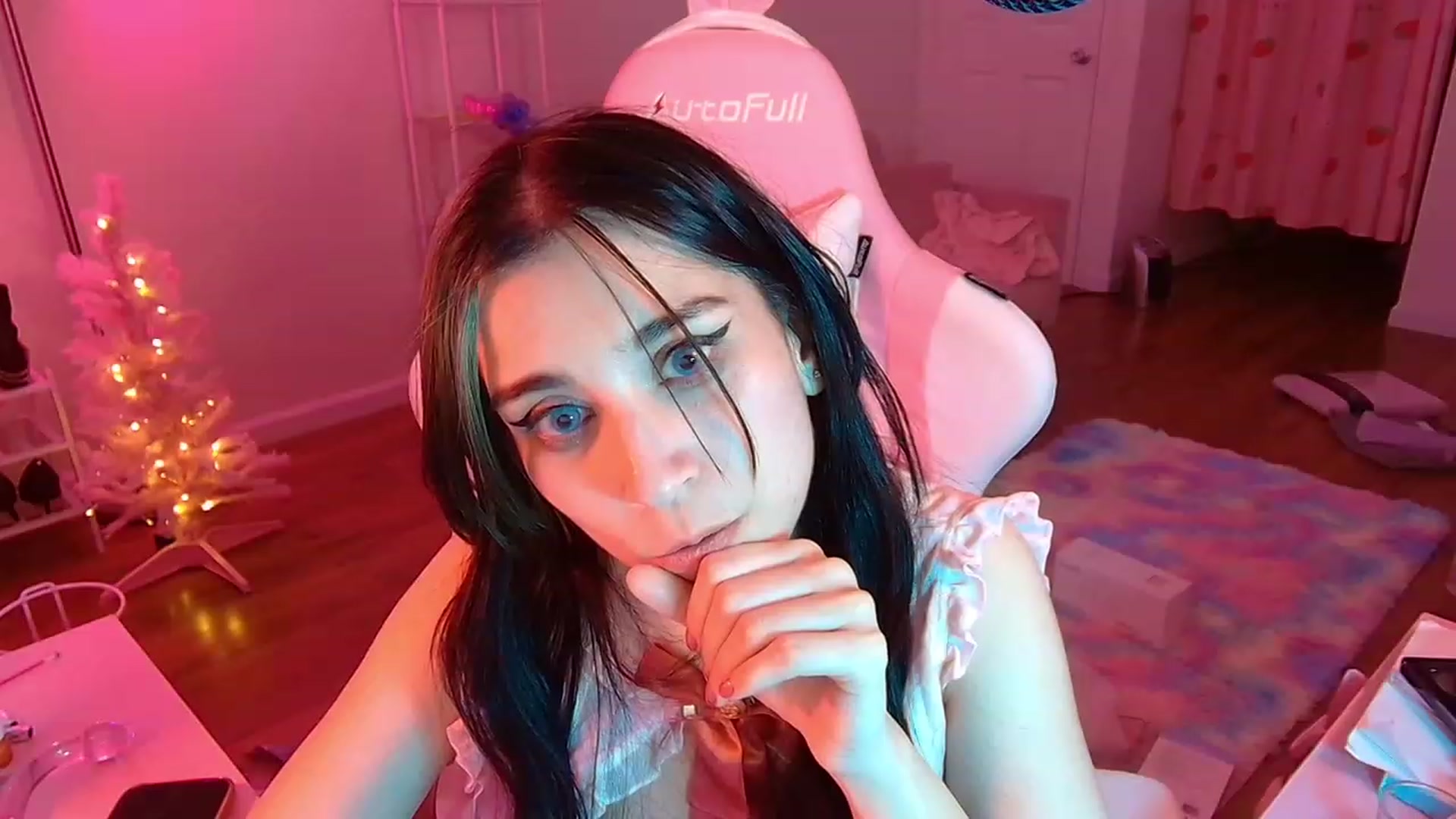 Gallery image thumbnail from EroUkiyo's myfreecams stream on, 12/02/2022, 10:49 image 20 of 20