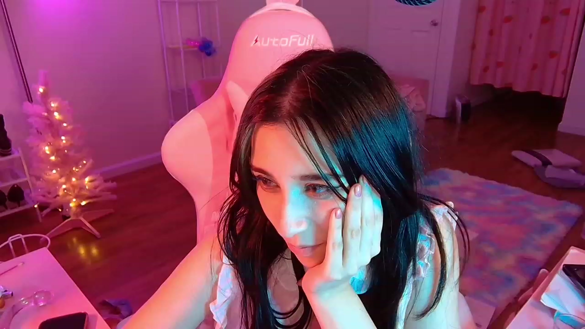 Gallery image thumbnail from EroUkiyo's myfreecams stream on, 12/02/2022, 10:49 image 17 of 20